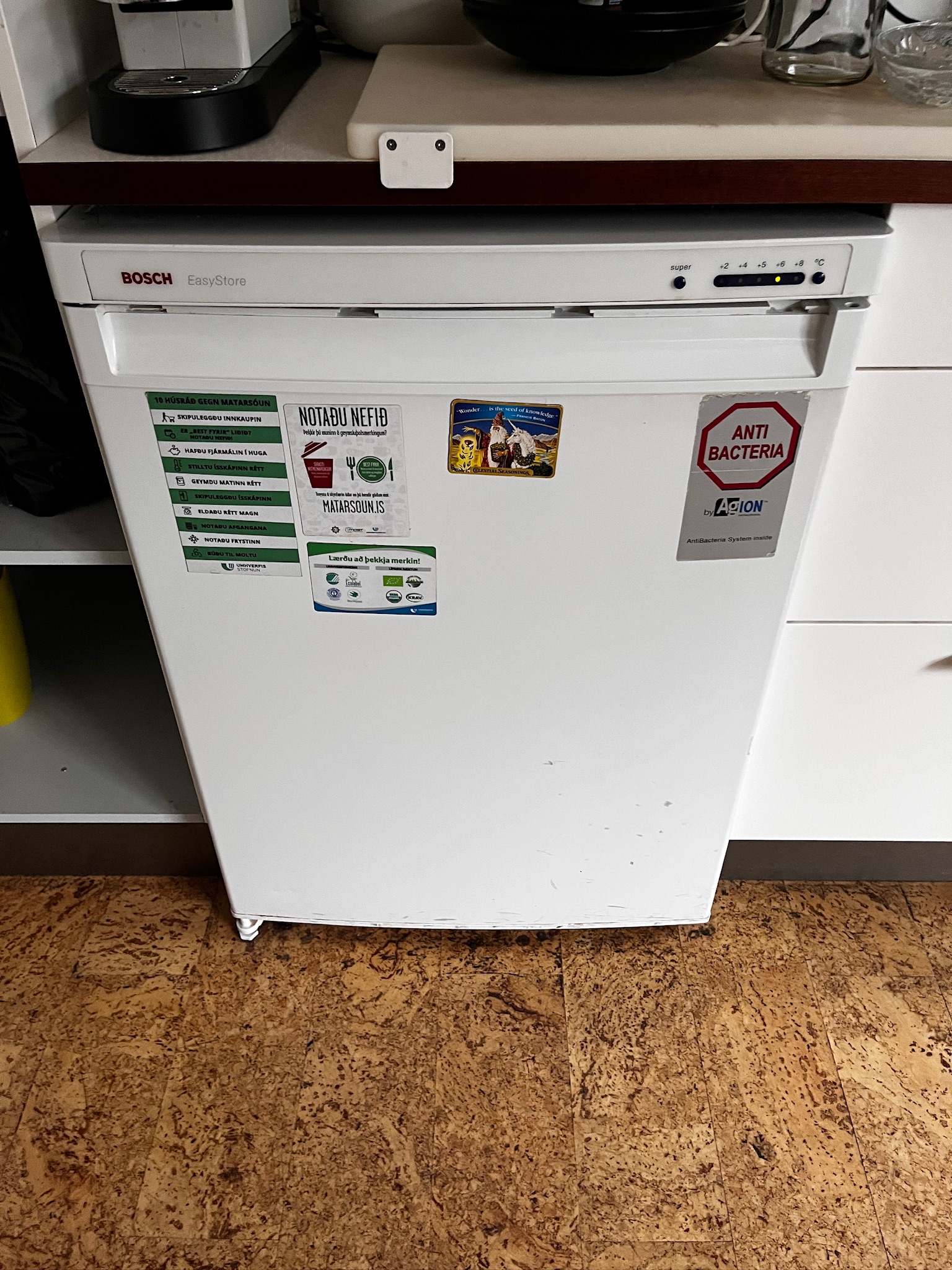 SELT / SOLD Bosch ísskápur, H86 x B55 x D57 sm.