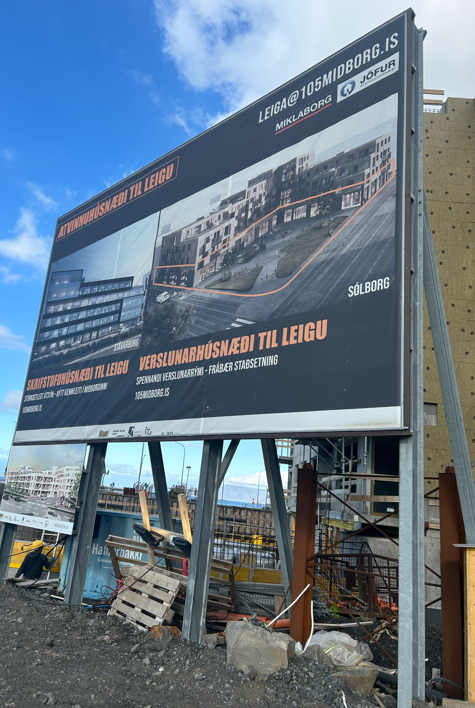 SELT / SOLD - Auglýsinga/verkskilti 5x8 m - pnr. 105