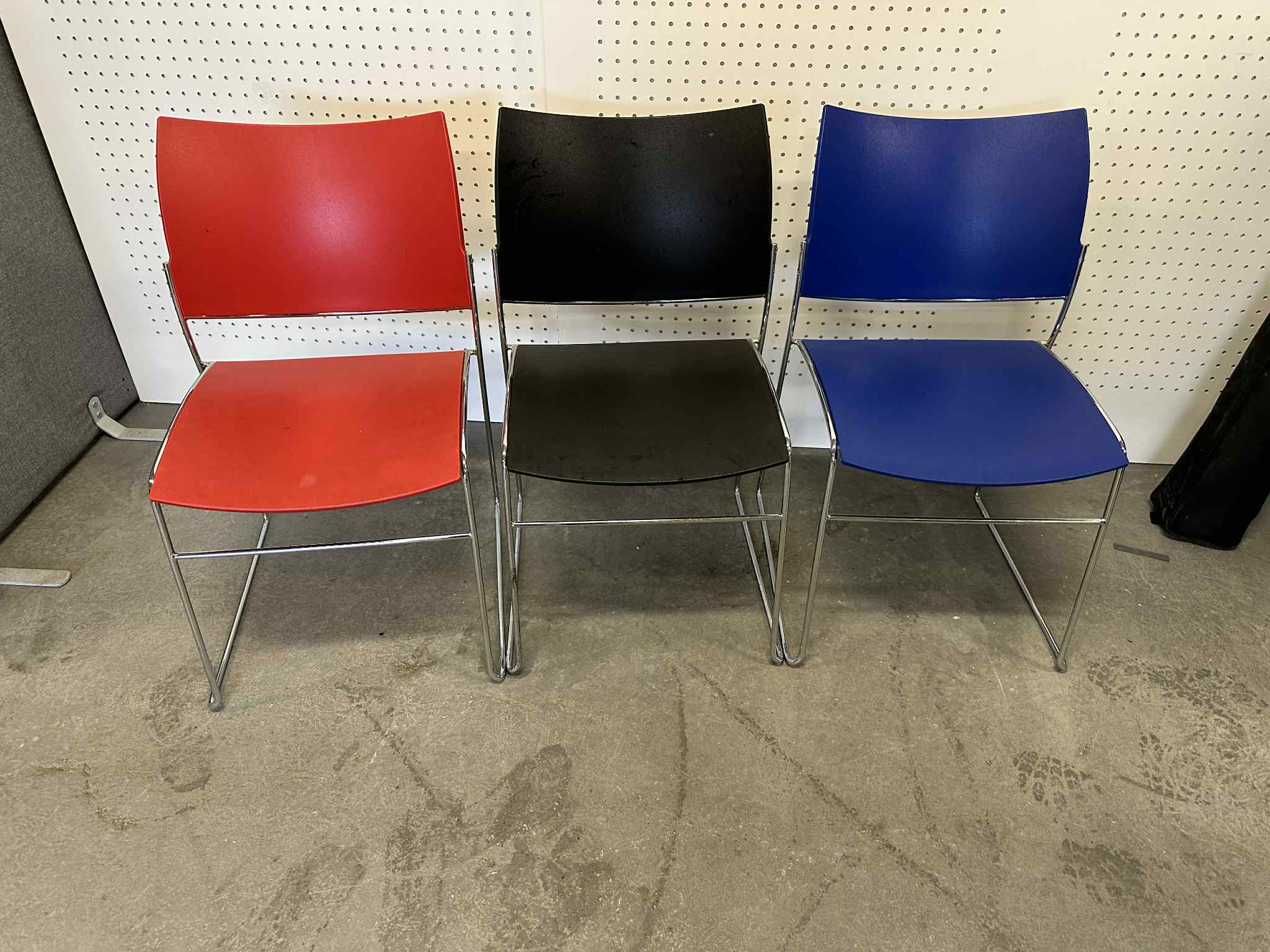SELT / SOLD Staflanlegir eldhússtólar / fundarstólar 8