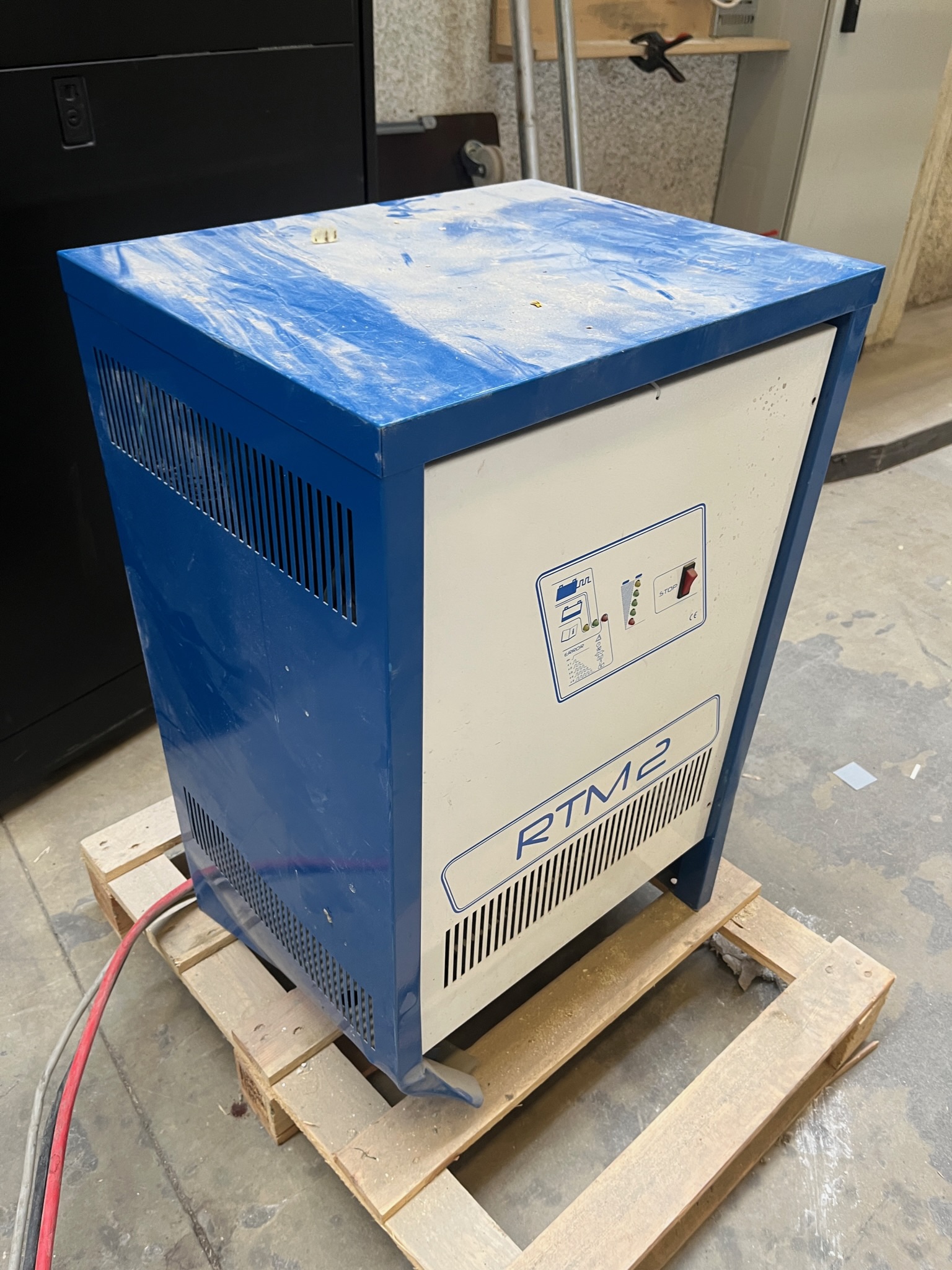 Hleðslustöð fyrir lyftara RTM 2 - 150 AMP - forklift battery charger