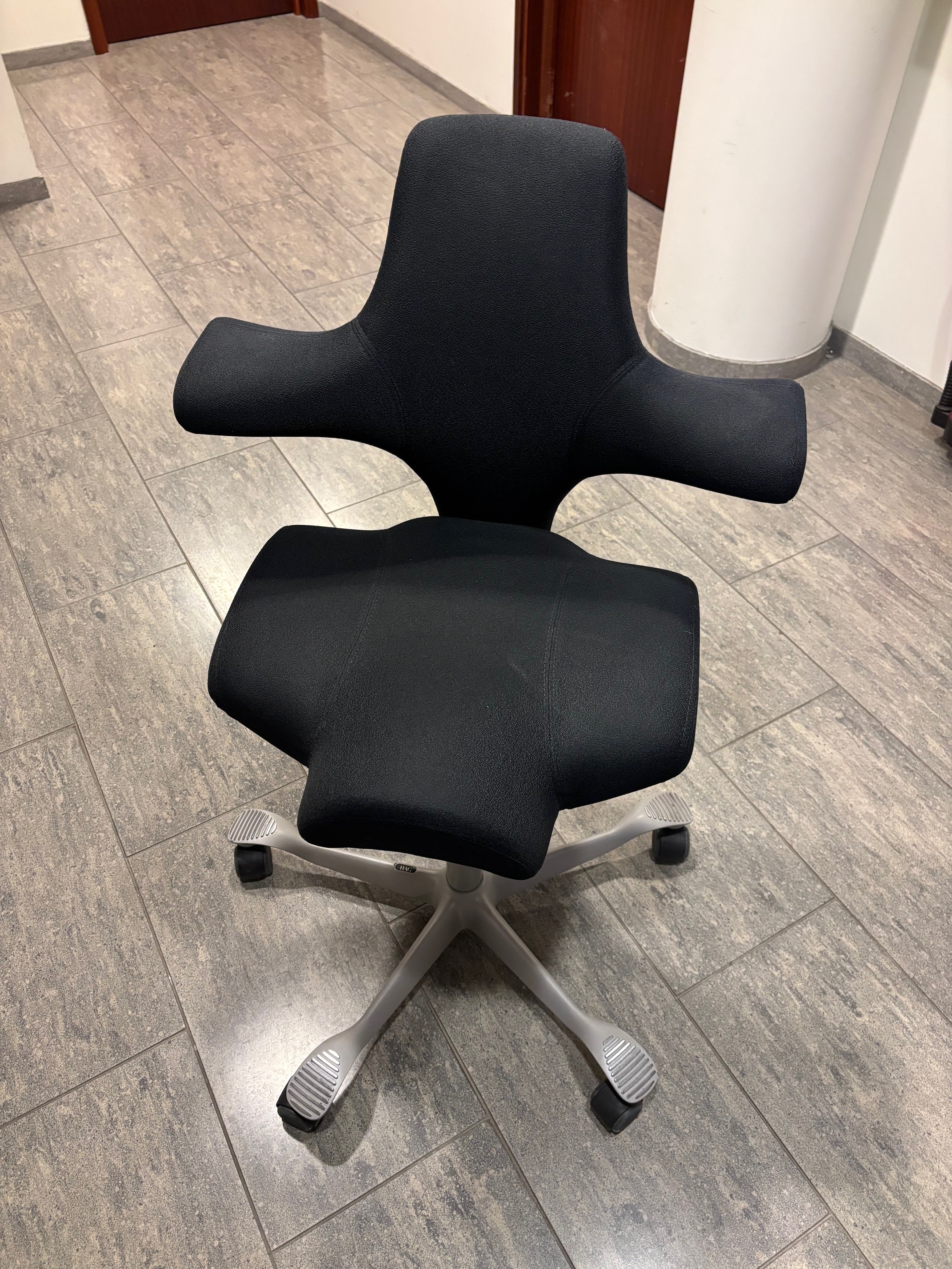SELT / SOLD Håg Capisco 8106 stuðningsstóll frá E.G. skriftofuhúsgögn