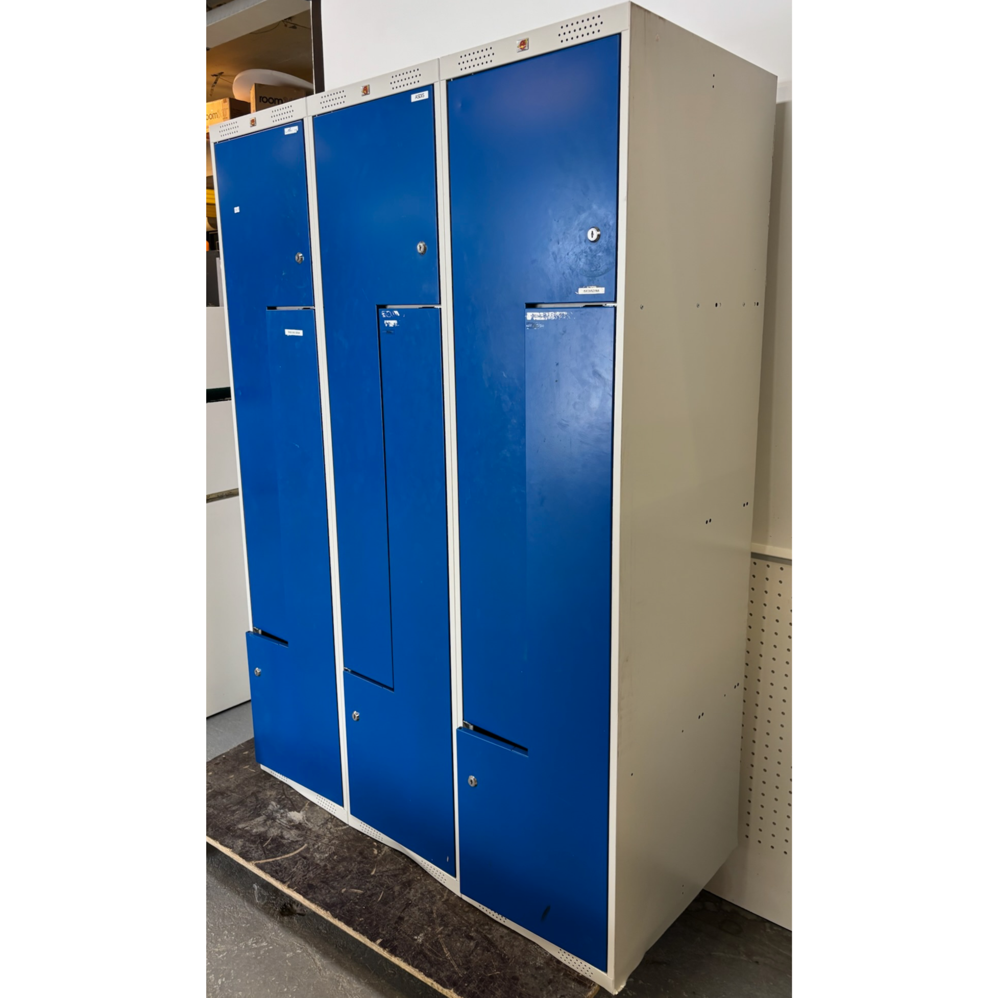 SELT / SOLD Starfsmannaskápur frá AJ Vörulistanum, 6 hólf, H174xB120sm.