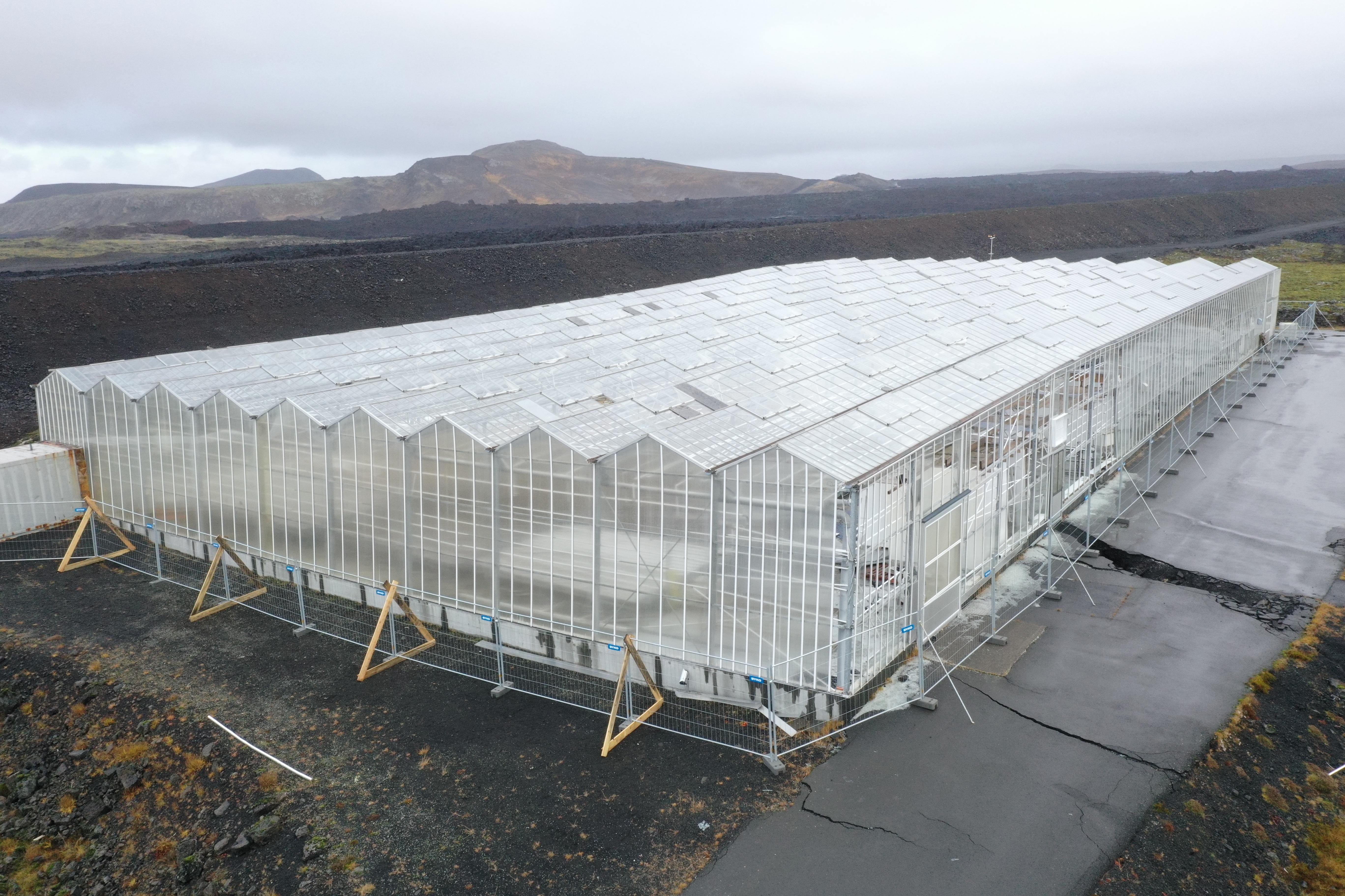 SELT / SOLD - Gróðurhús - gler - plexigler - pípur og grindur - Grindaví 4