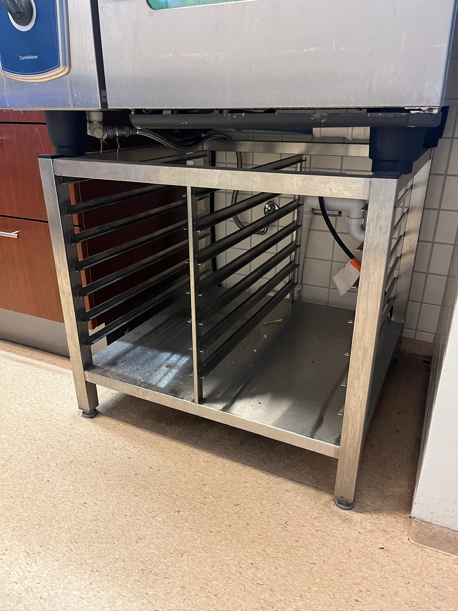 SELT / SOLD Metos stóreldhúsofn, 6 skúffur 7