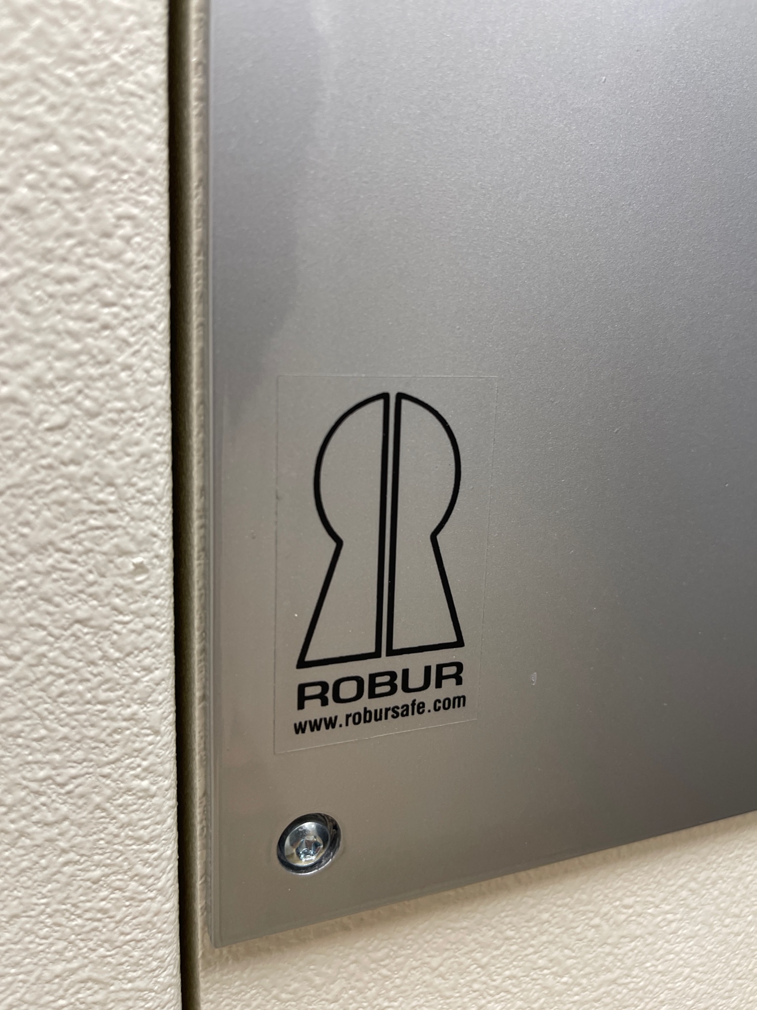SELT / SOLD - Robur verðmætaskápur (2016) - H170sm. 4