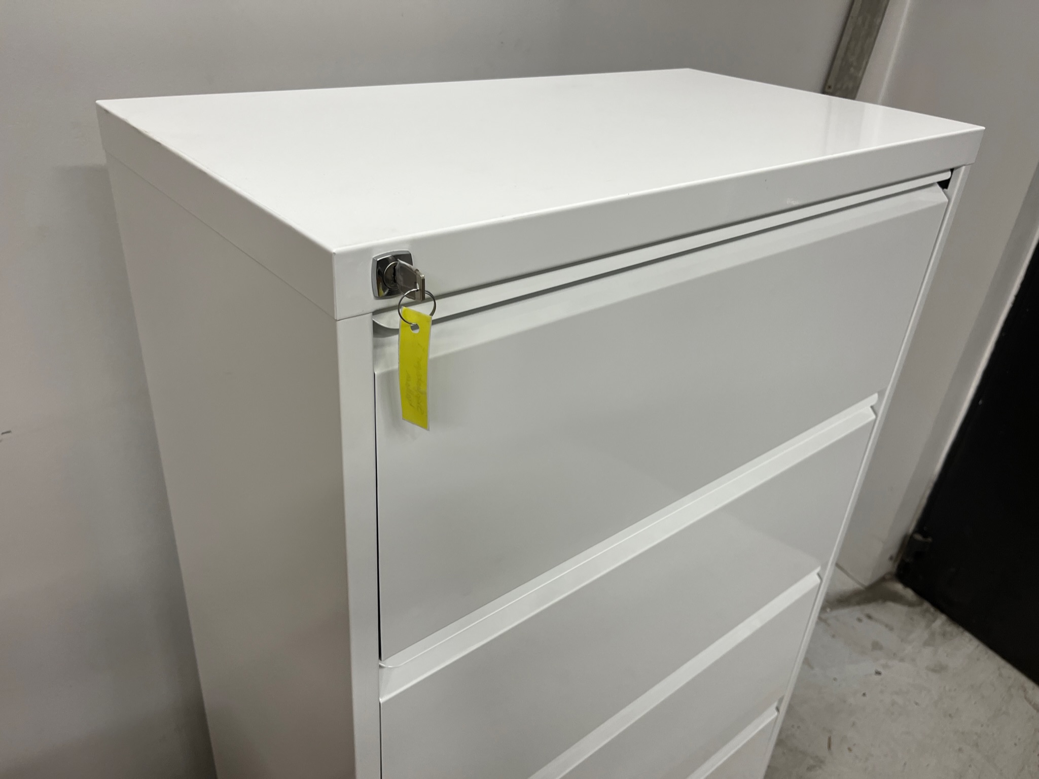 SELT / SOLD - Skjalaskápur með lykli 3