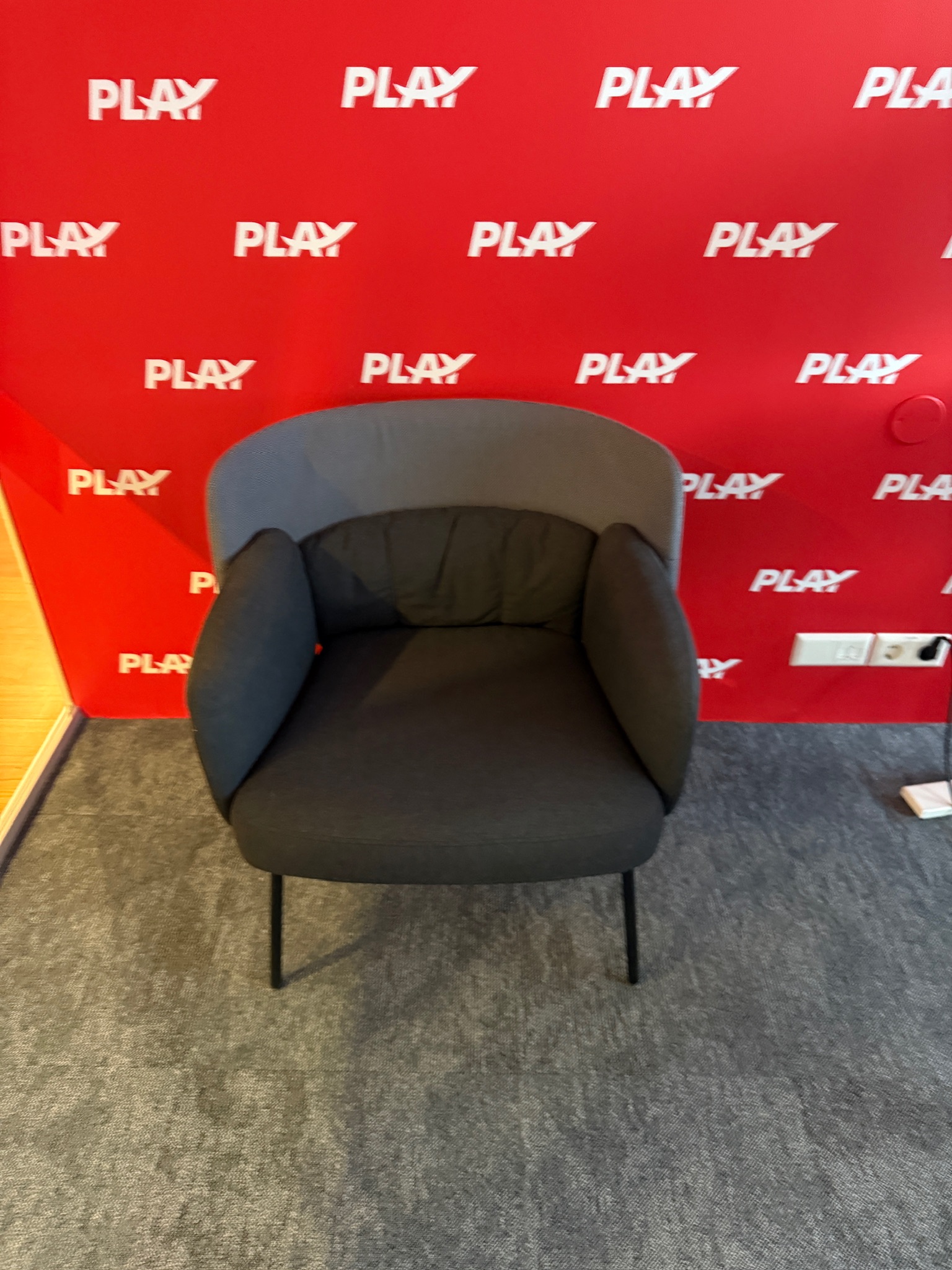 SELT / SOLD IKEA stóll - PLAY 2