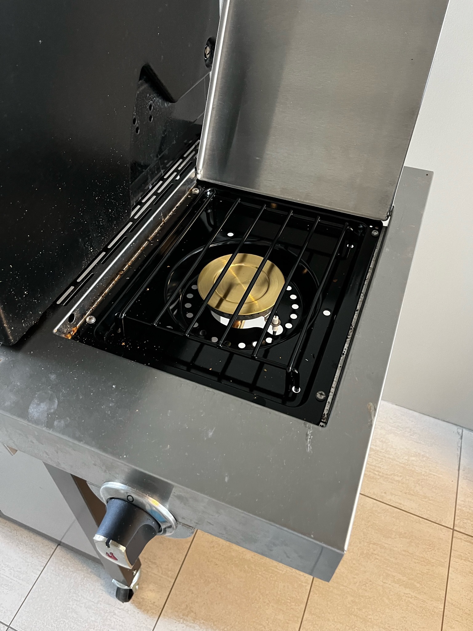 SELT / SOLD Char-Broil gas grill - Vel með farið 9