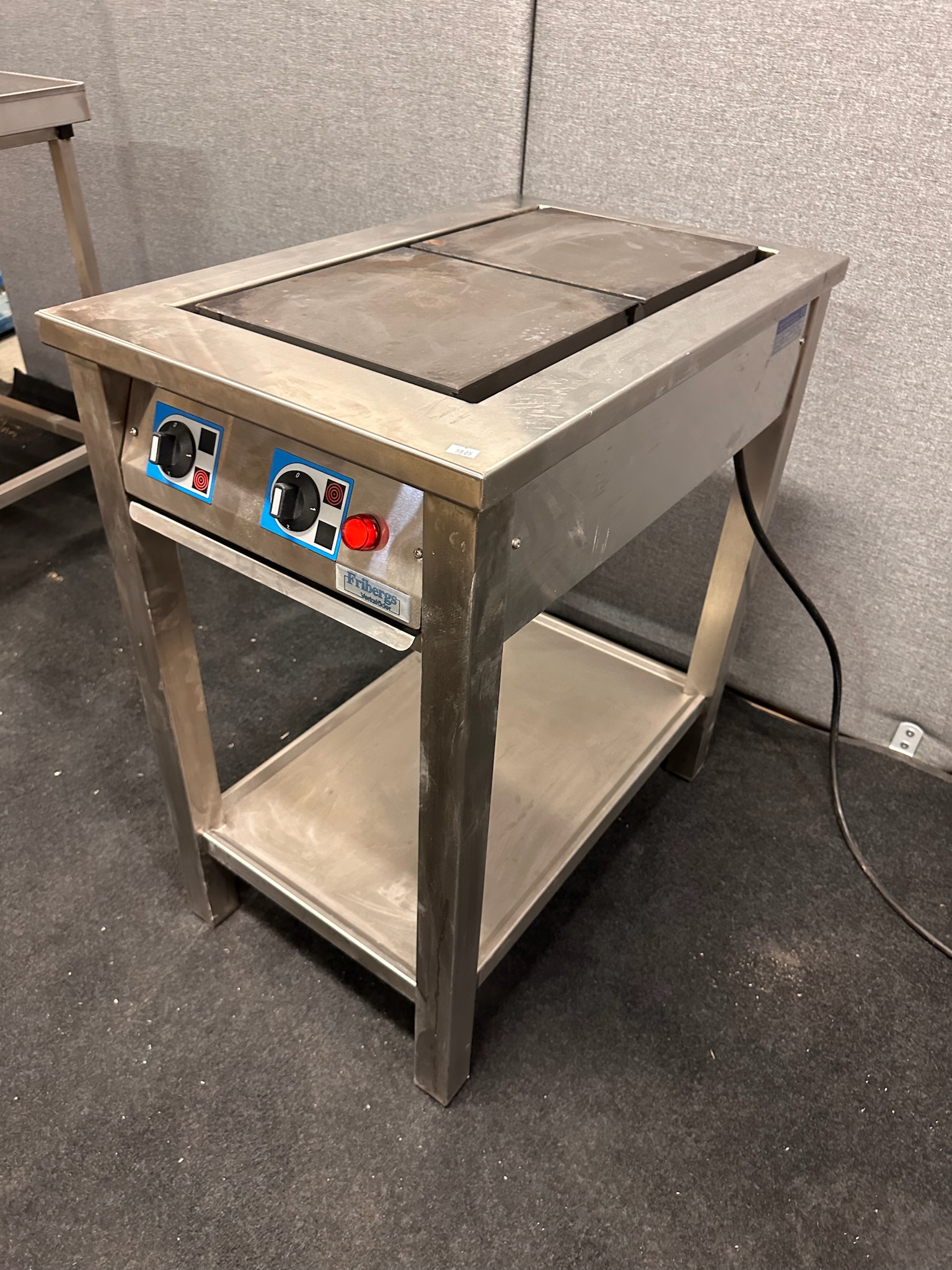 SELT / SOLD Fribergs helluborð, B37 x D66 x H91 sm.