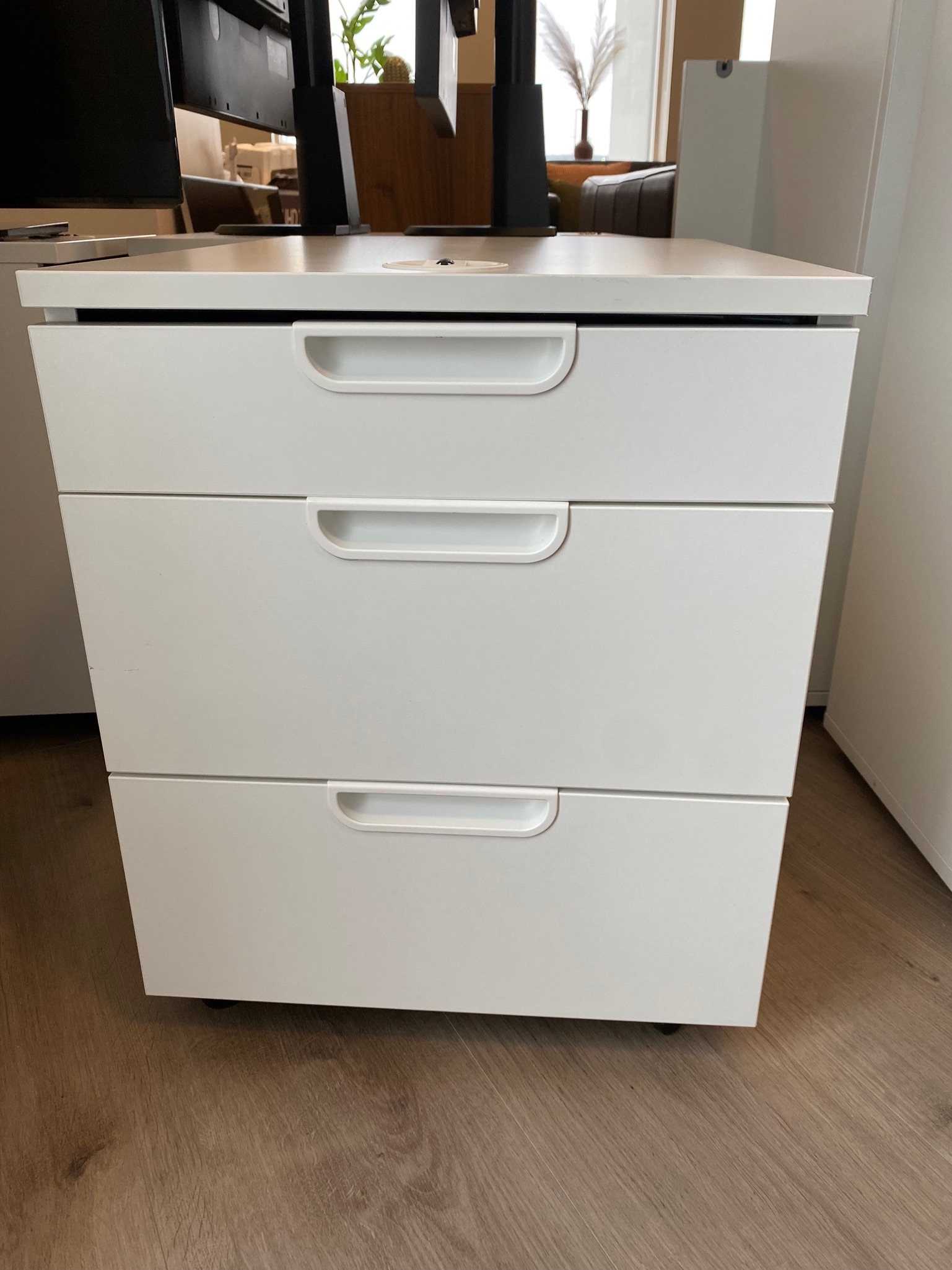 SELT / SOLD IKEA skrifborðskálfur 2