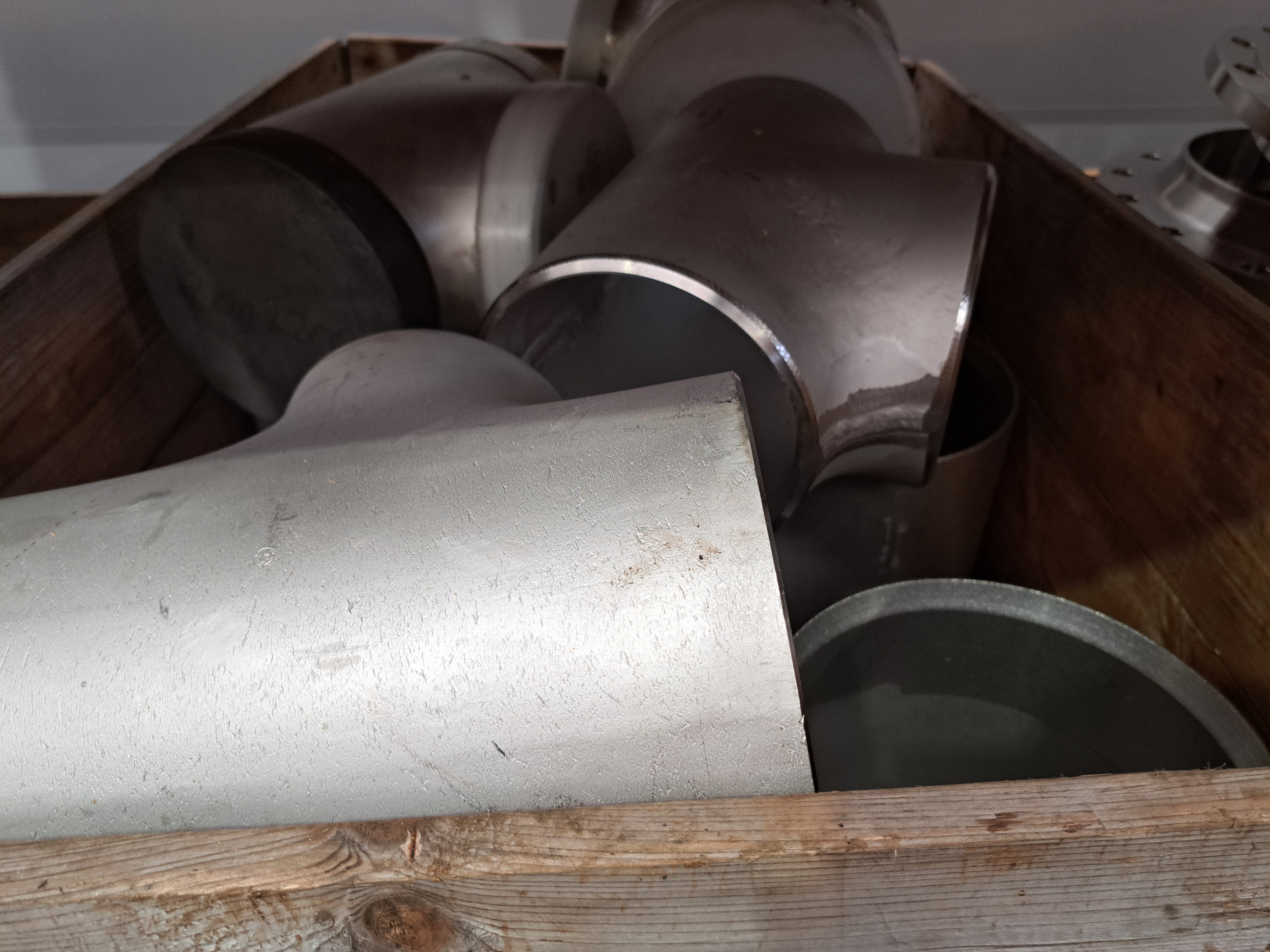 SELT / SOLD - Beygjur - suðuefni - flangsar - suðukragar um 2000 stk. 14