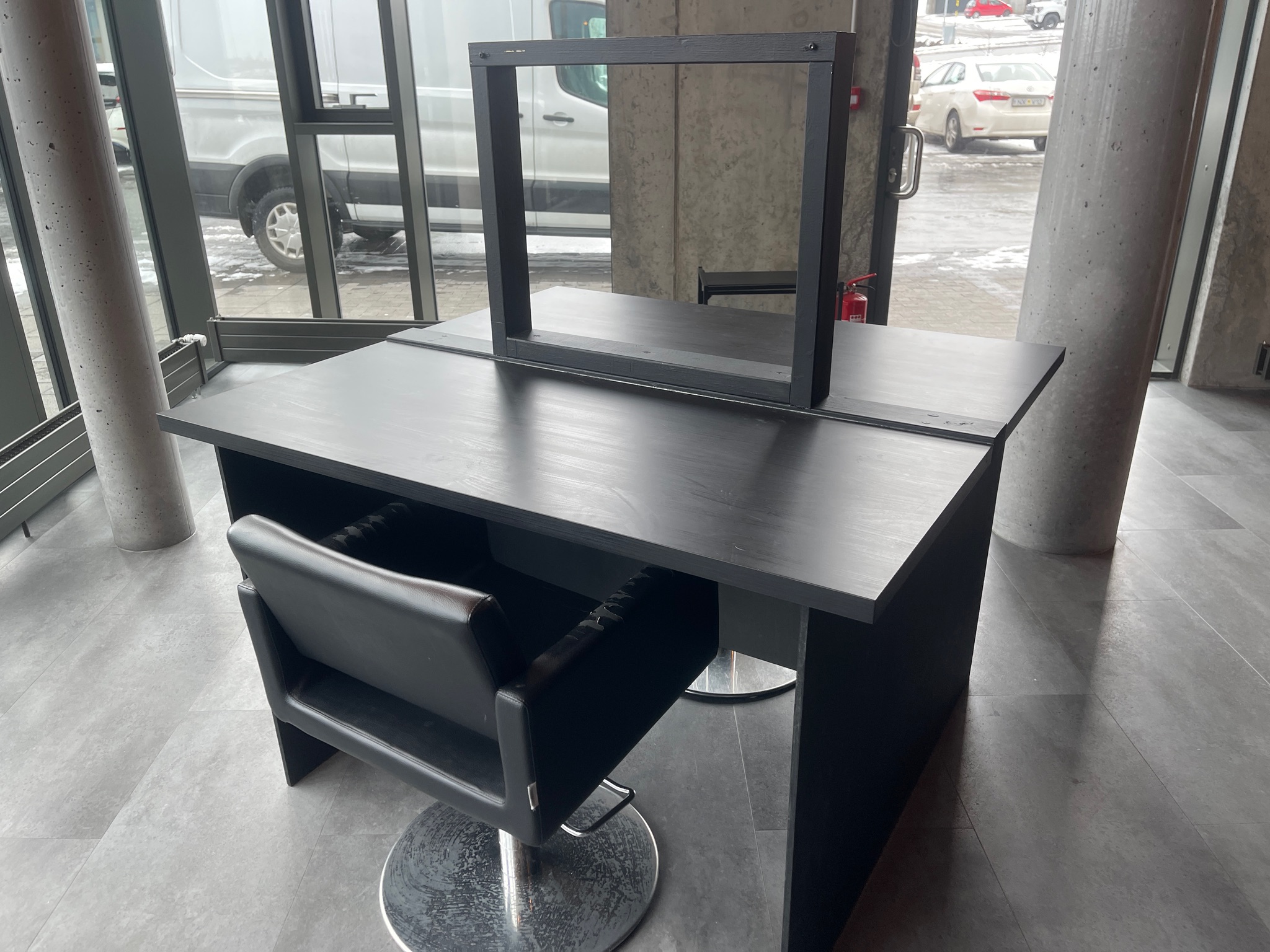 SELT / SOLD Förðunarborð / hárgreiðsluborð, B130 x D140 H88,5 sm. 11