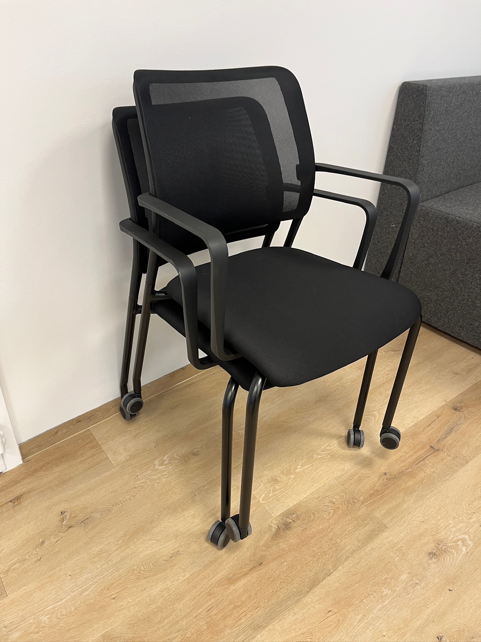 SELT / SOLD DAUPHIN fundarstóll á hjólum frá Pennanum, ónotaðir 8