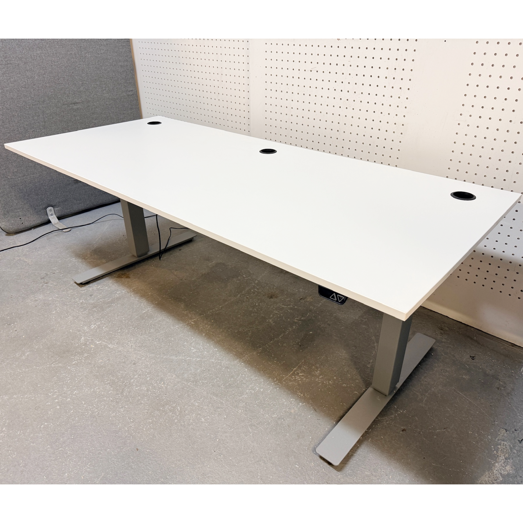 SELT / SOLD Rafmagnsborð, B180xD80sm.