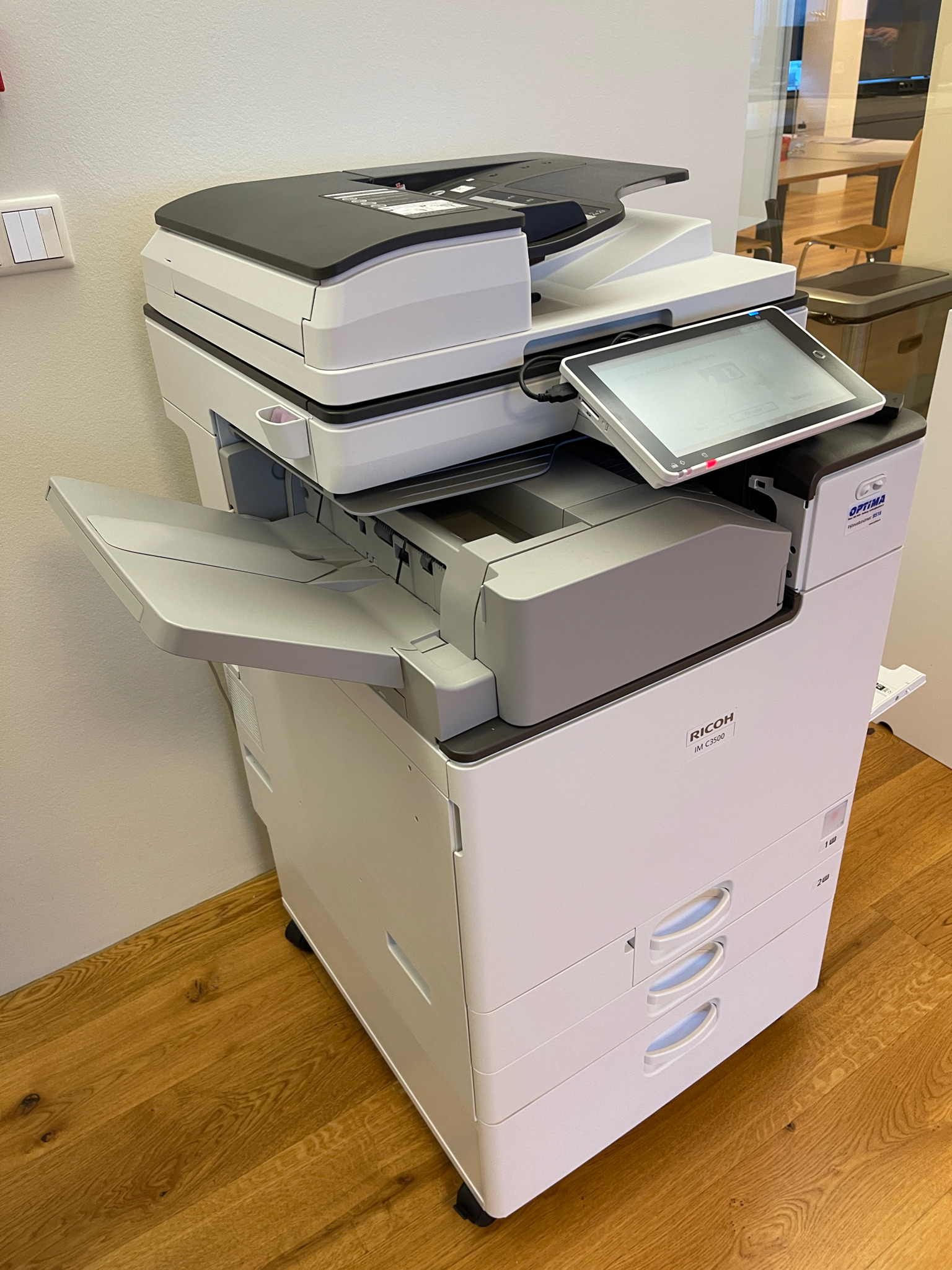 Selt/Endurnýtt-Nýlegur Ricoh IM C3500 A3 fjölnotatæki - Litur - m.Wave ID kerfi 2