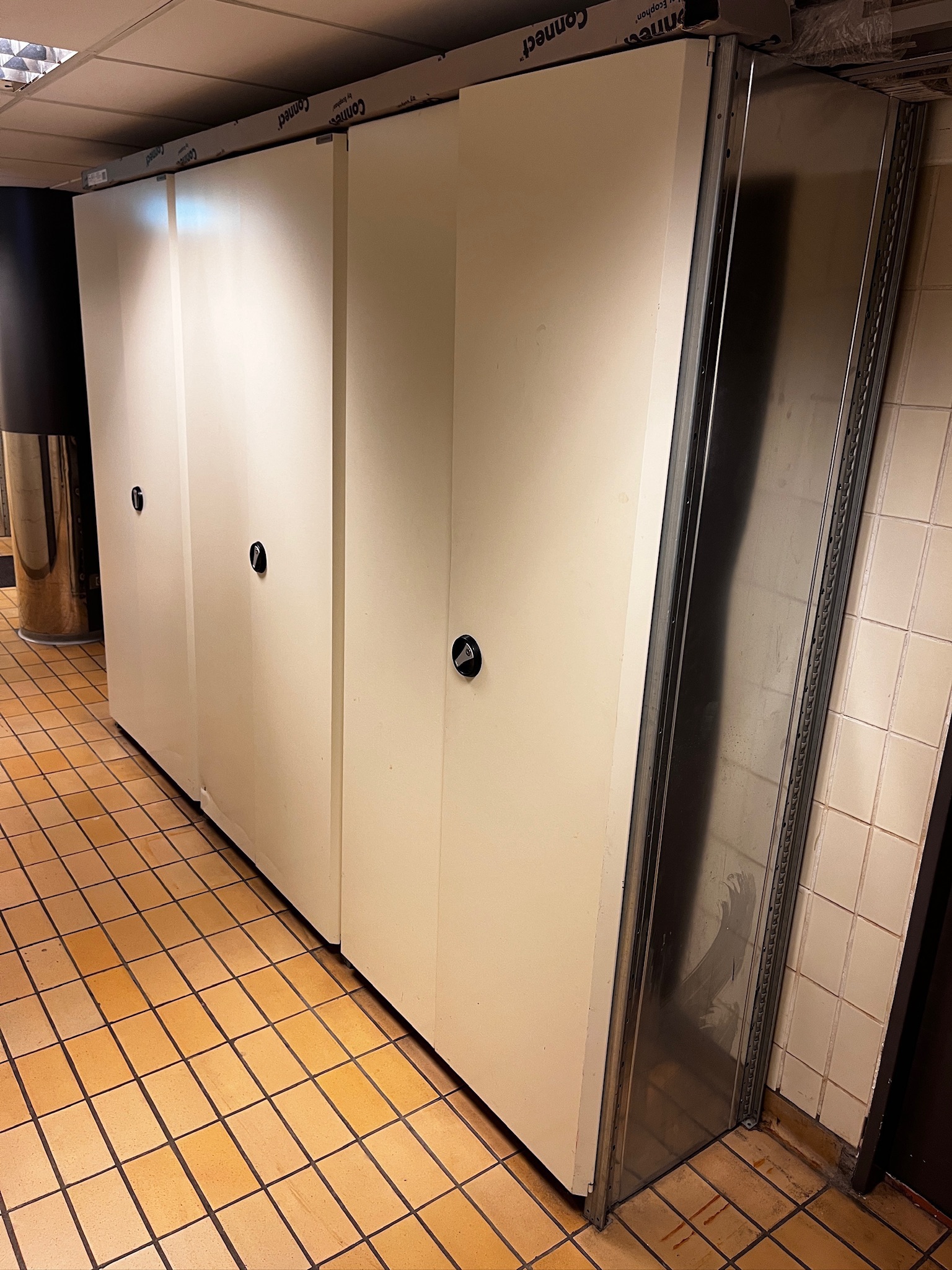 SELT / SOLD Geymslujárnskápar 2 saman. 5