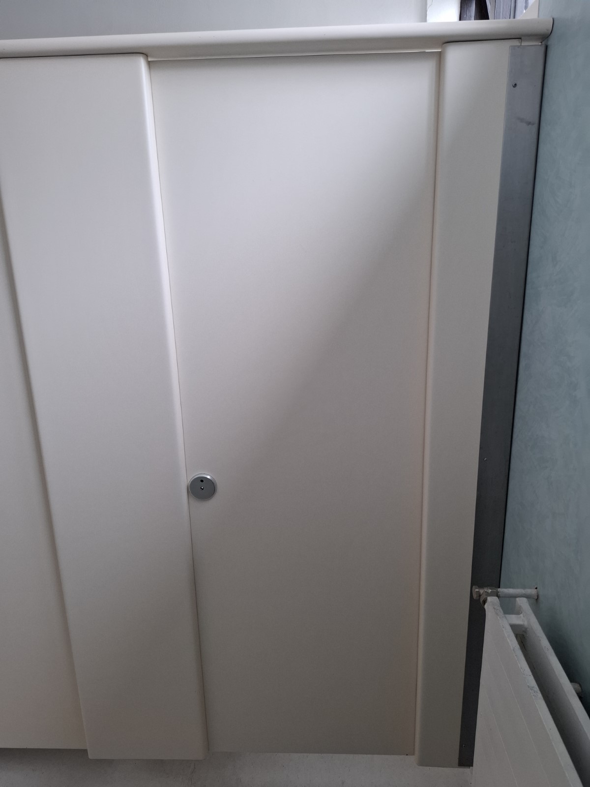 SELT / SOLD Nýleg WC skilrúm fyrir 2 klósett 8