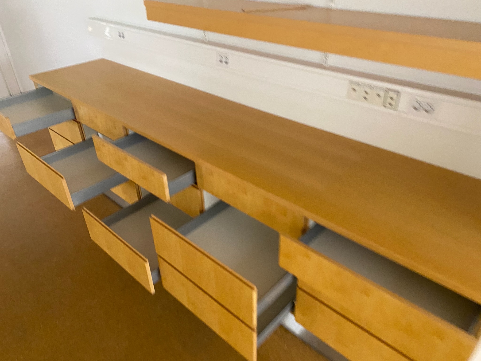 SELT / SOLD Skápainnrétting, B308 x D61 x H90 sm. 5
