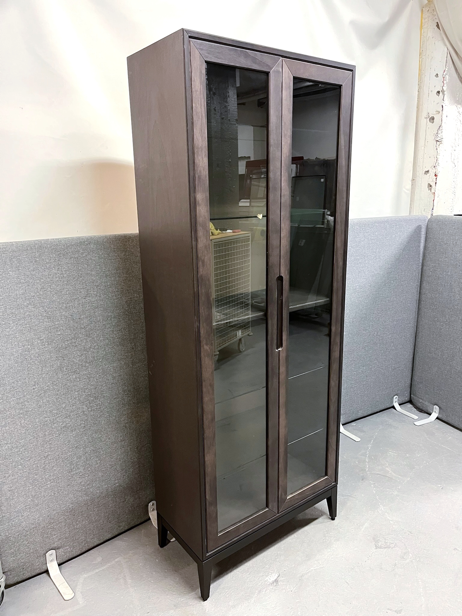 SELT / SOLD IKEA skápur með glerhurðum, H204xB78xD38sm.