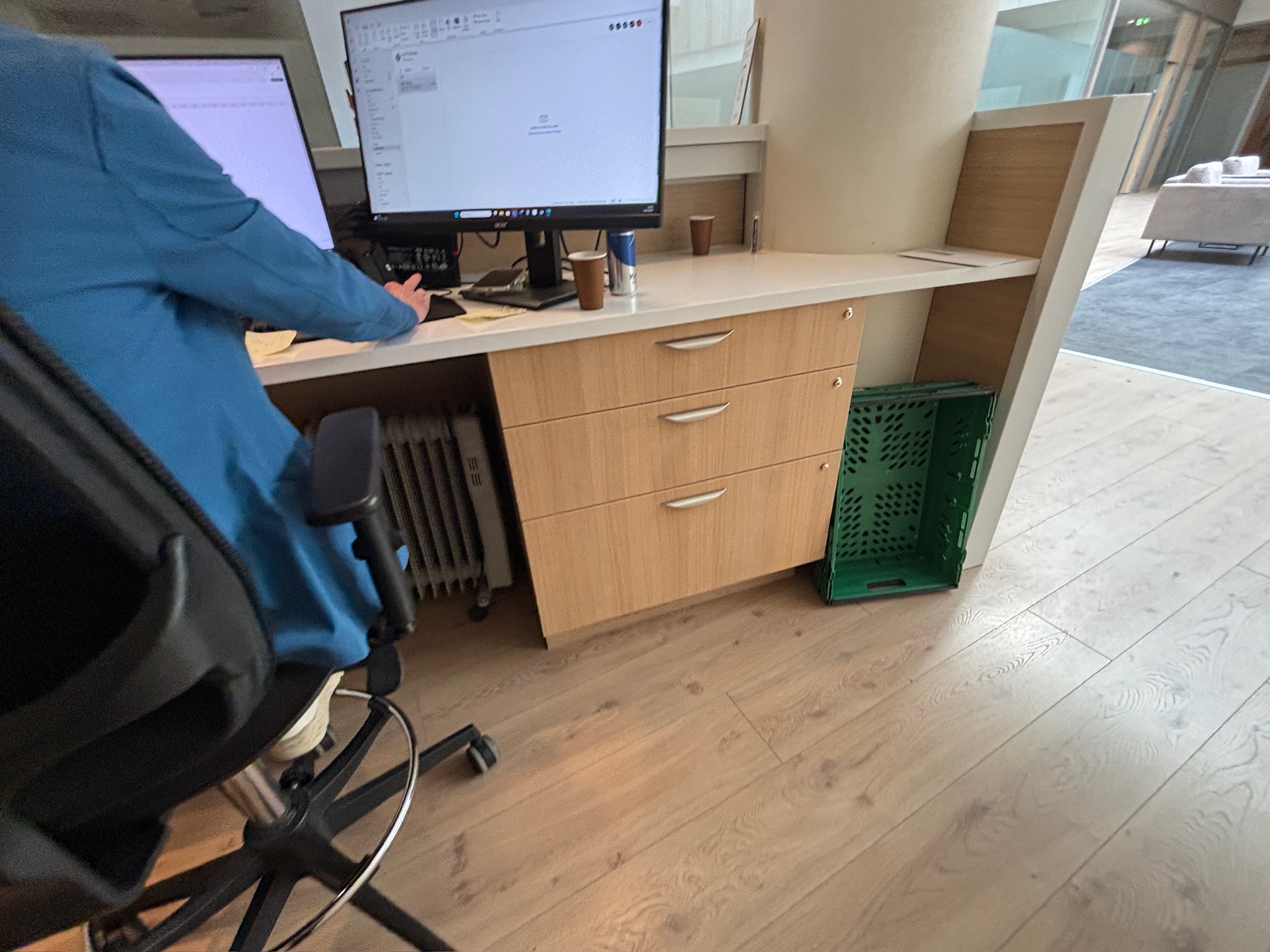 SELT / SOLD Glæsilegt móttökuborð með ledlýsingu, sérsmíði 10