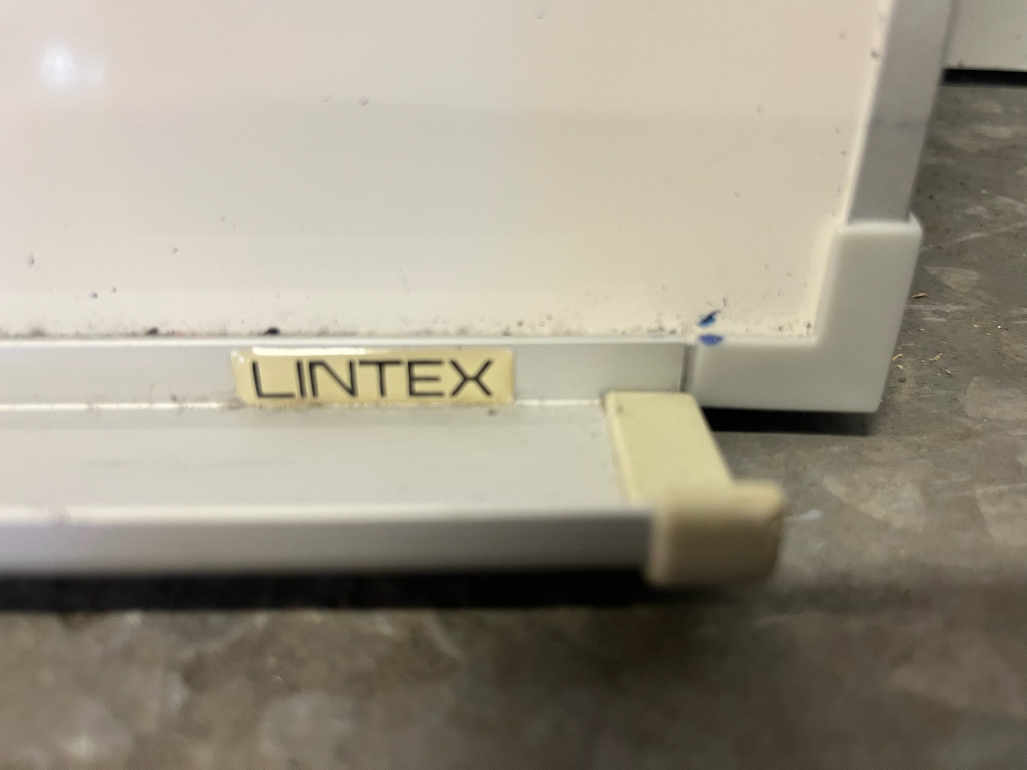 SELT / SOLD Lintex tússtafla, B200 x H120 sm. 2
