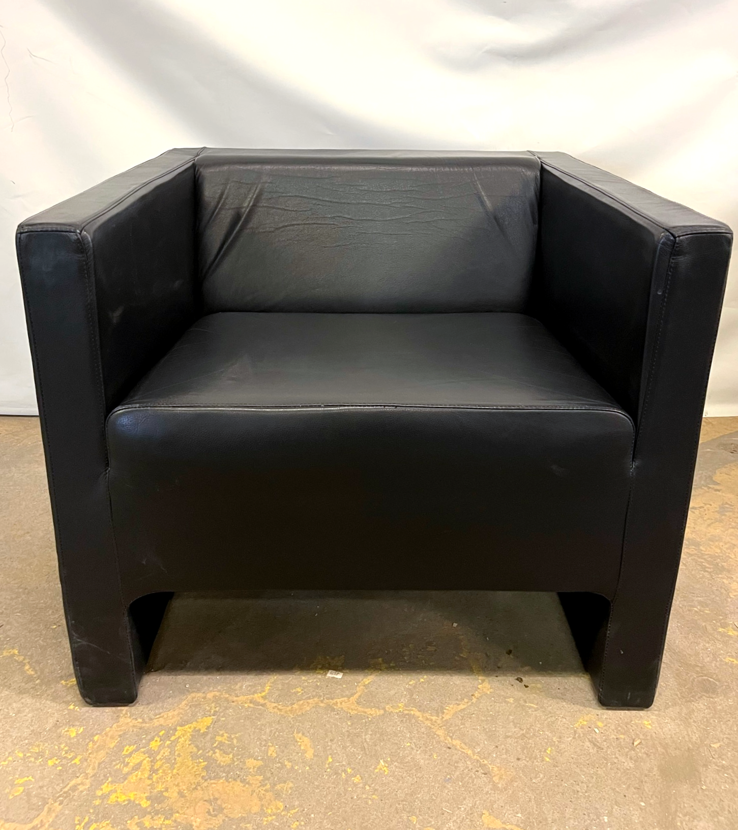 SELT / SOLD Viccarbe leðurarmstóll