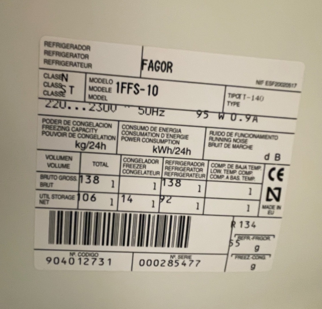 SELT / SOLD Fagor kæliskápur m.frysti 5