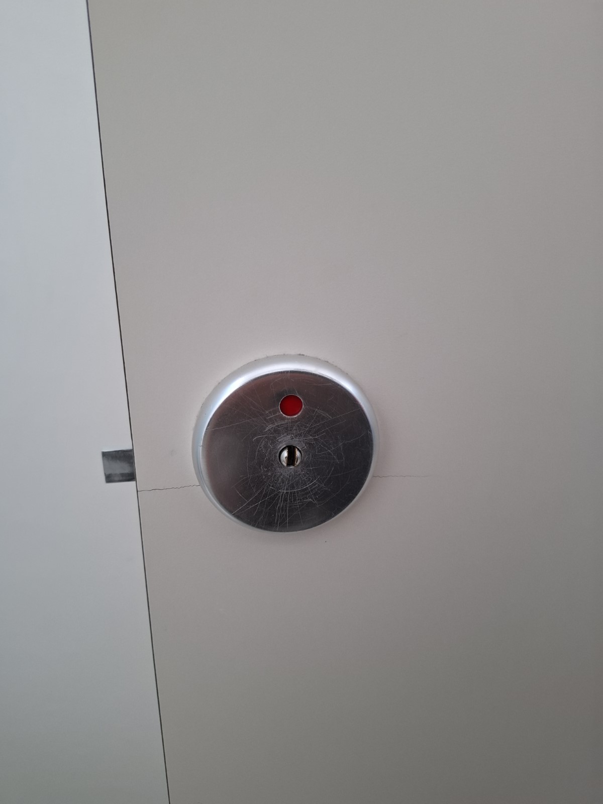 SELT / SOLD Nýleg WC skilrúm fyrir 2 klósett 9