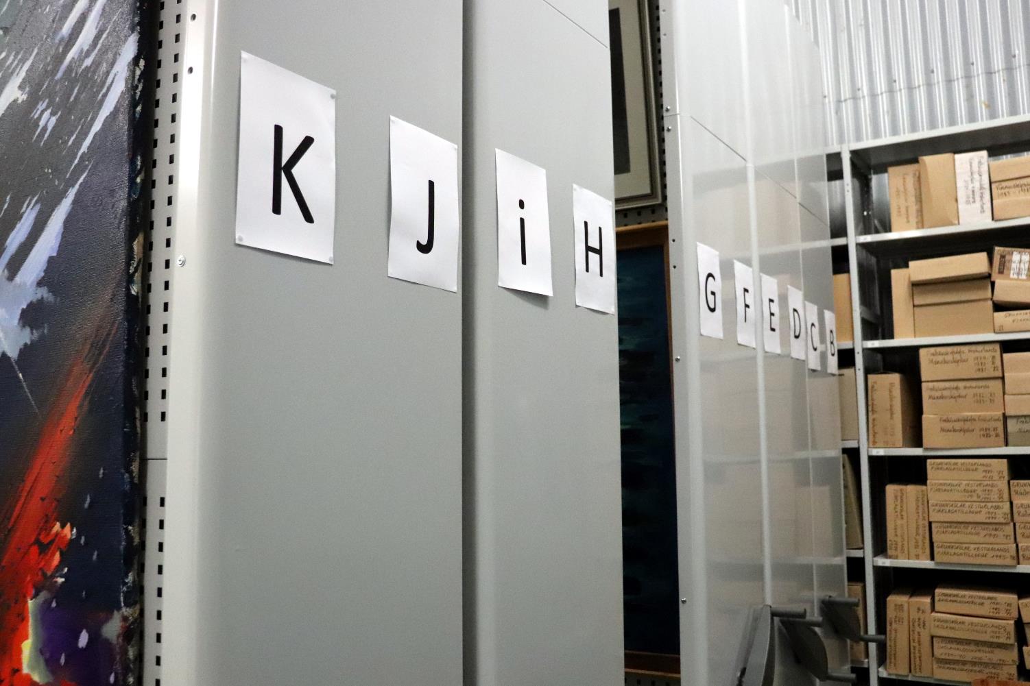 Listaverkaskápur - hjólarekki - flettiskápur - hjólaskápur H3m x L4 m 6
