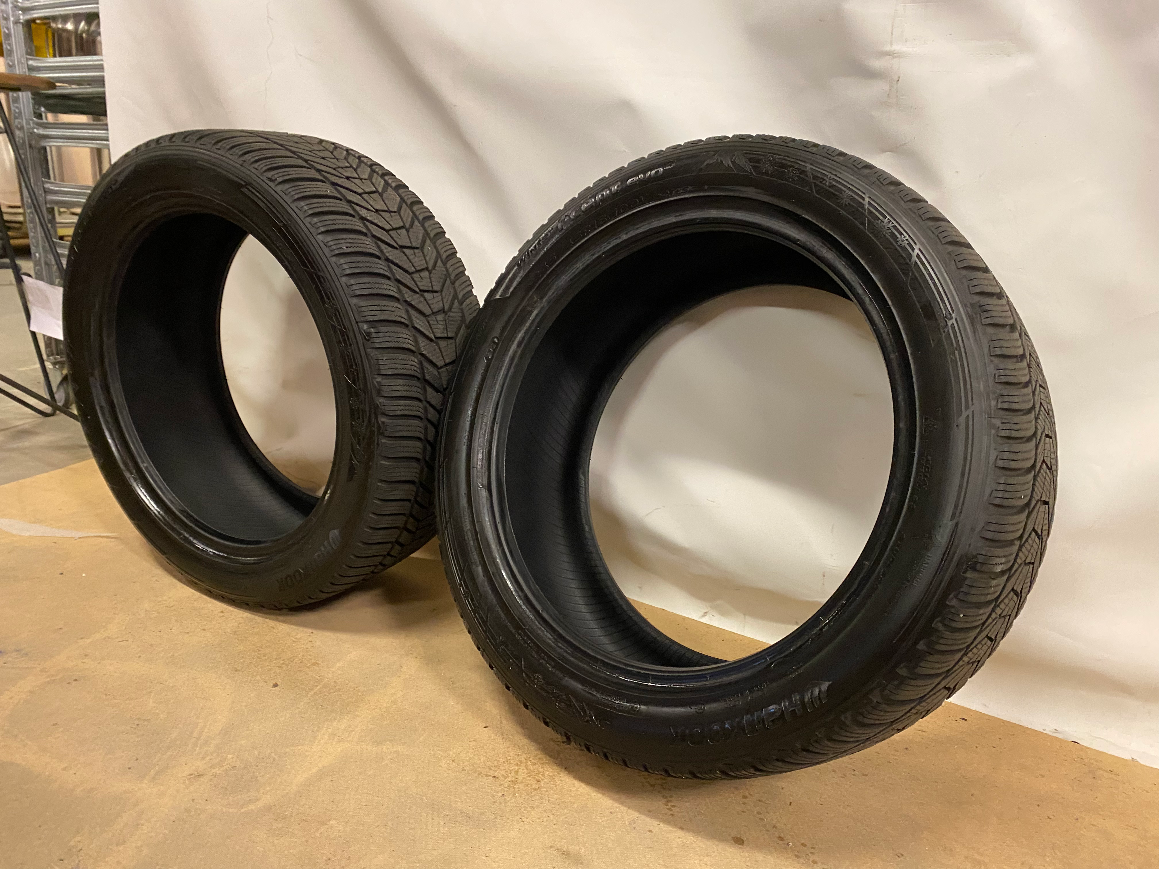 SELT / SOLD Hankook vetrardekk 245/45 R18 100V 3