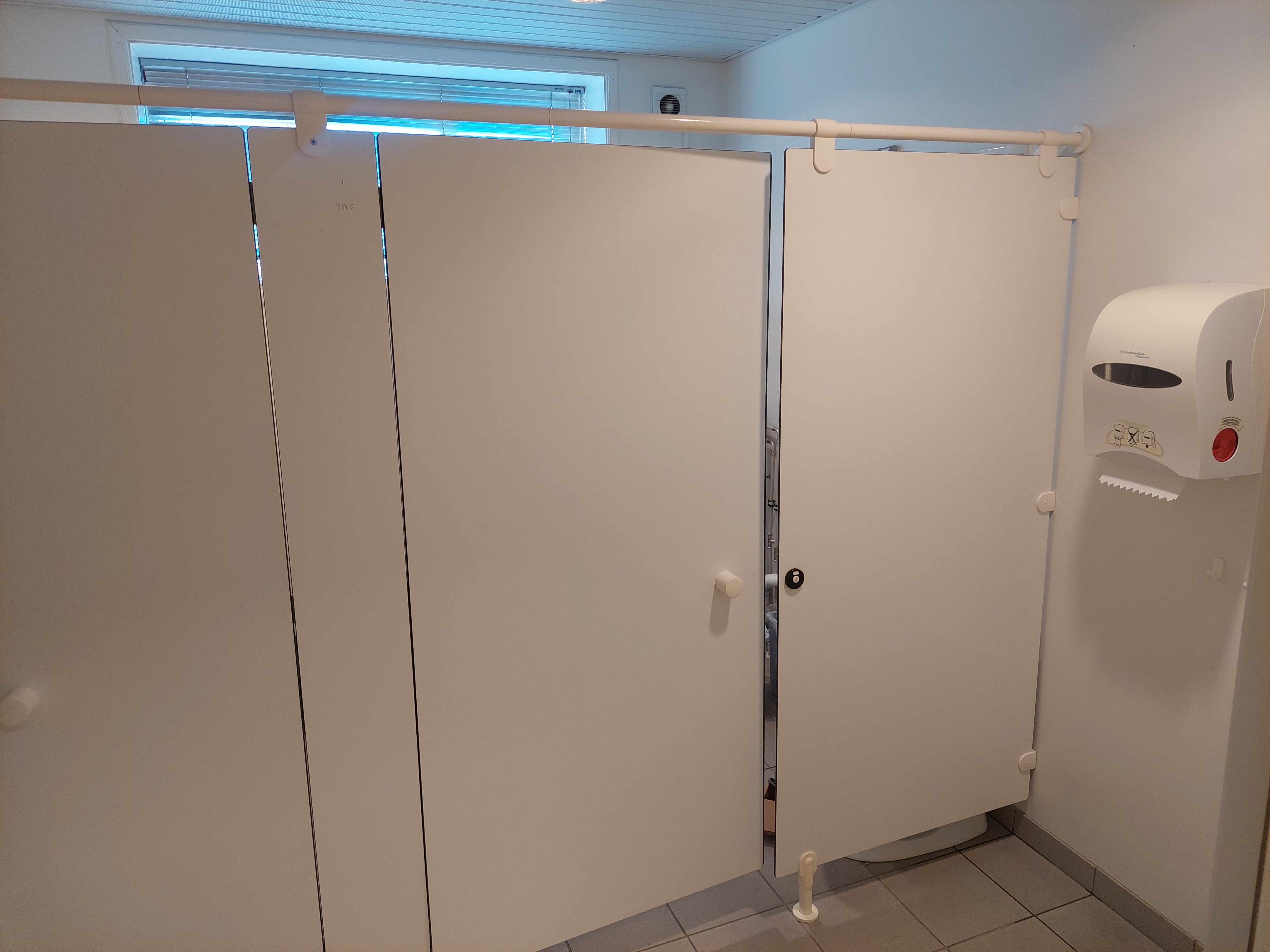SELT / SOLD - WC skilrúm/hurðir - fyrir 2 klósett