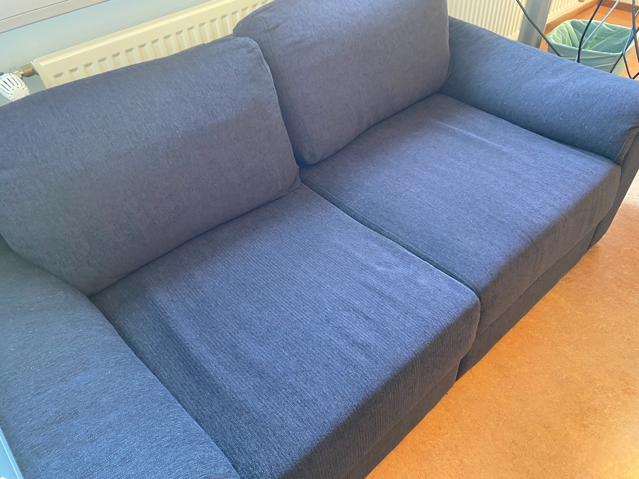 SELT / SOLD Sófi - blár - Alþingi 4