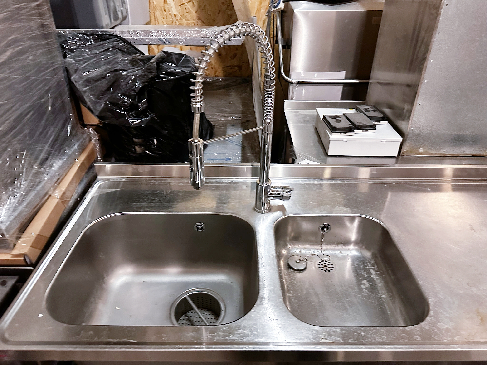 SELT / SOLD Novameta stálborð B220 x D70 m/vöskum og blöndunart frá Bako Ísberg 5