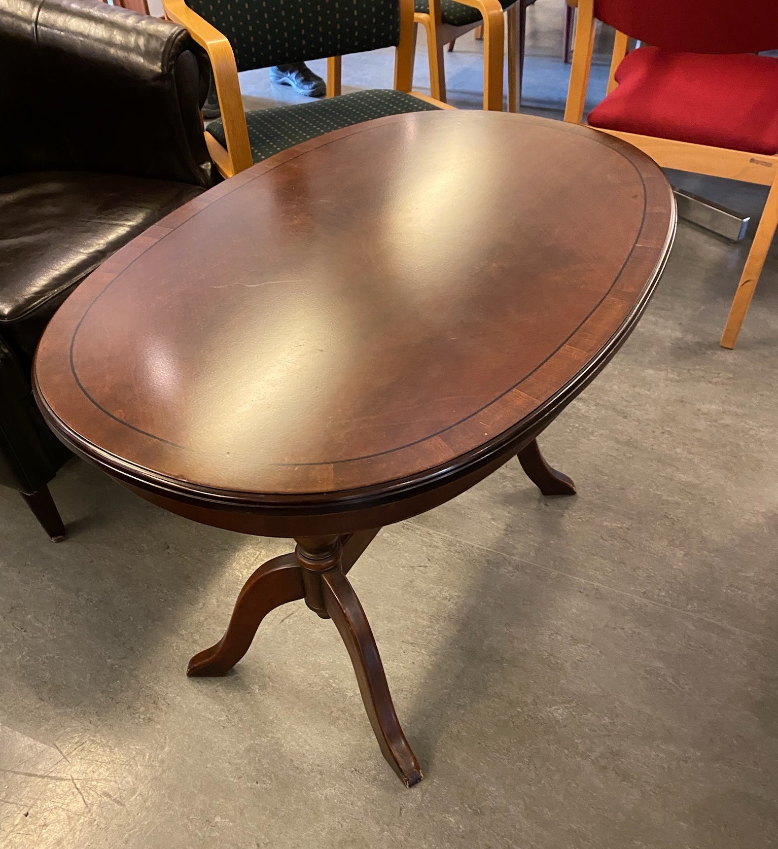 SELT / SOLD Gullfallegt stofuborð B90 x D60 x H60 sm. - Alþingi