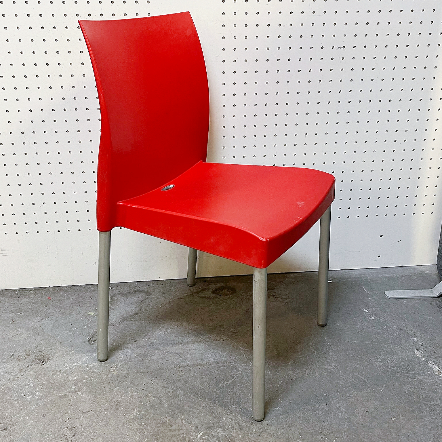 SELT / SOLD Pedrali stóll frá Pennanum, staflanlegur (40 stk.)
