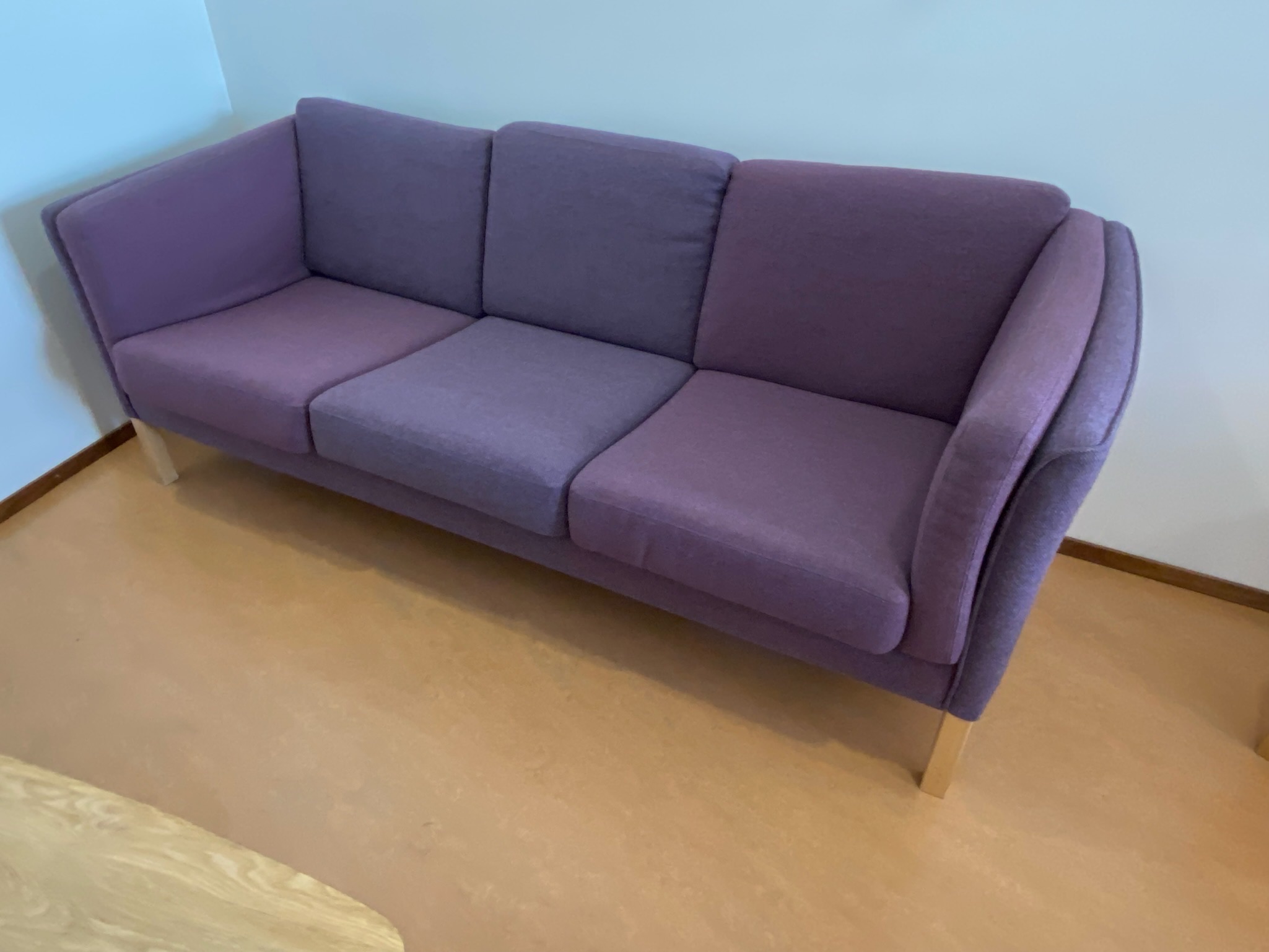 SELT / SOLD tausófi 3ja manna - fjólublár (200 x 80 sm.) - Alþingi 3