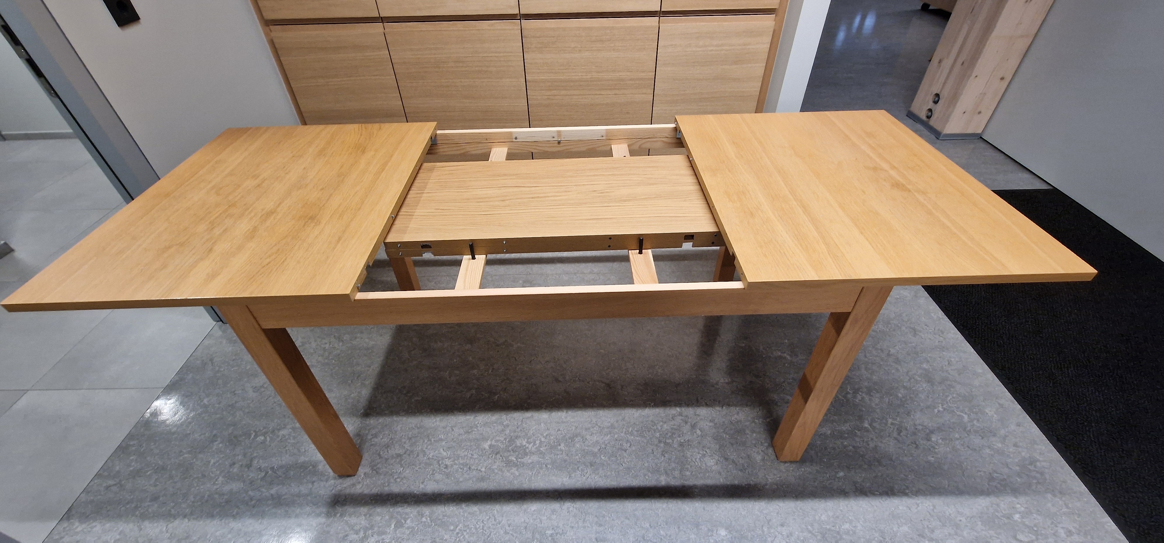 SELT / SOLD Borðstofuborð, L140xB84sm. 2