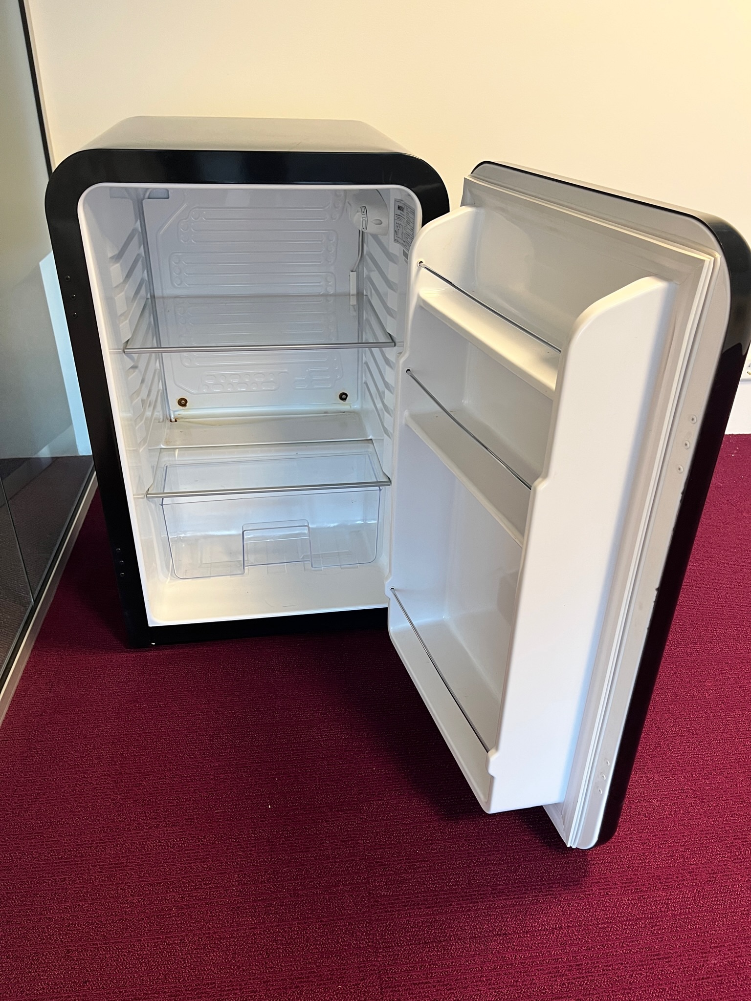 SELT / SOLD - Husky Retro Kæliskápur - 107L 3
