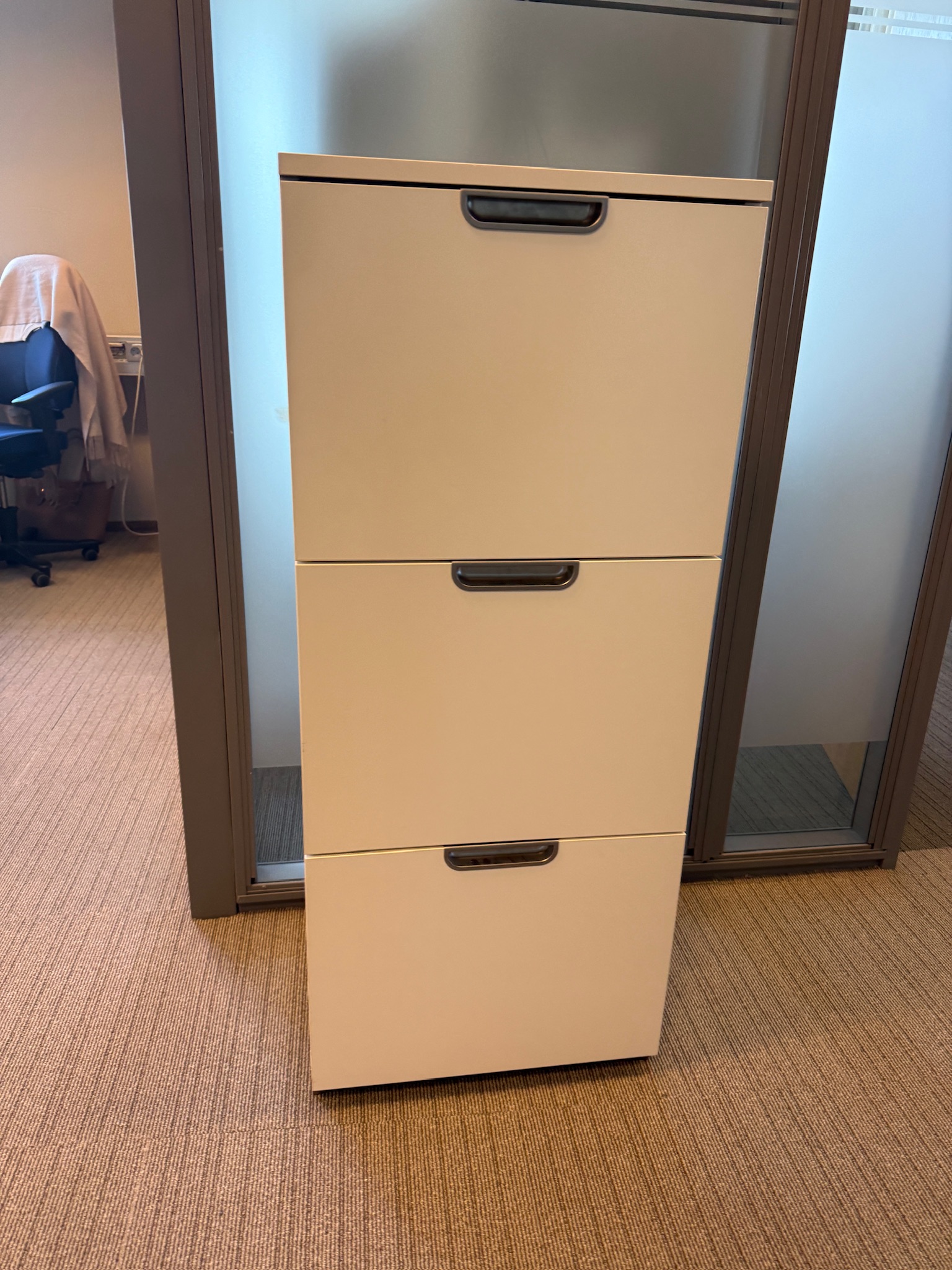 SELT / SOLD IKEA skápur með læsingu, H120sm. 4