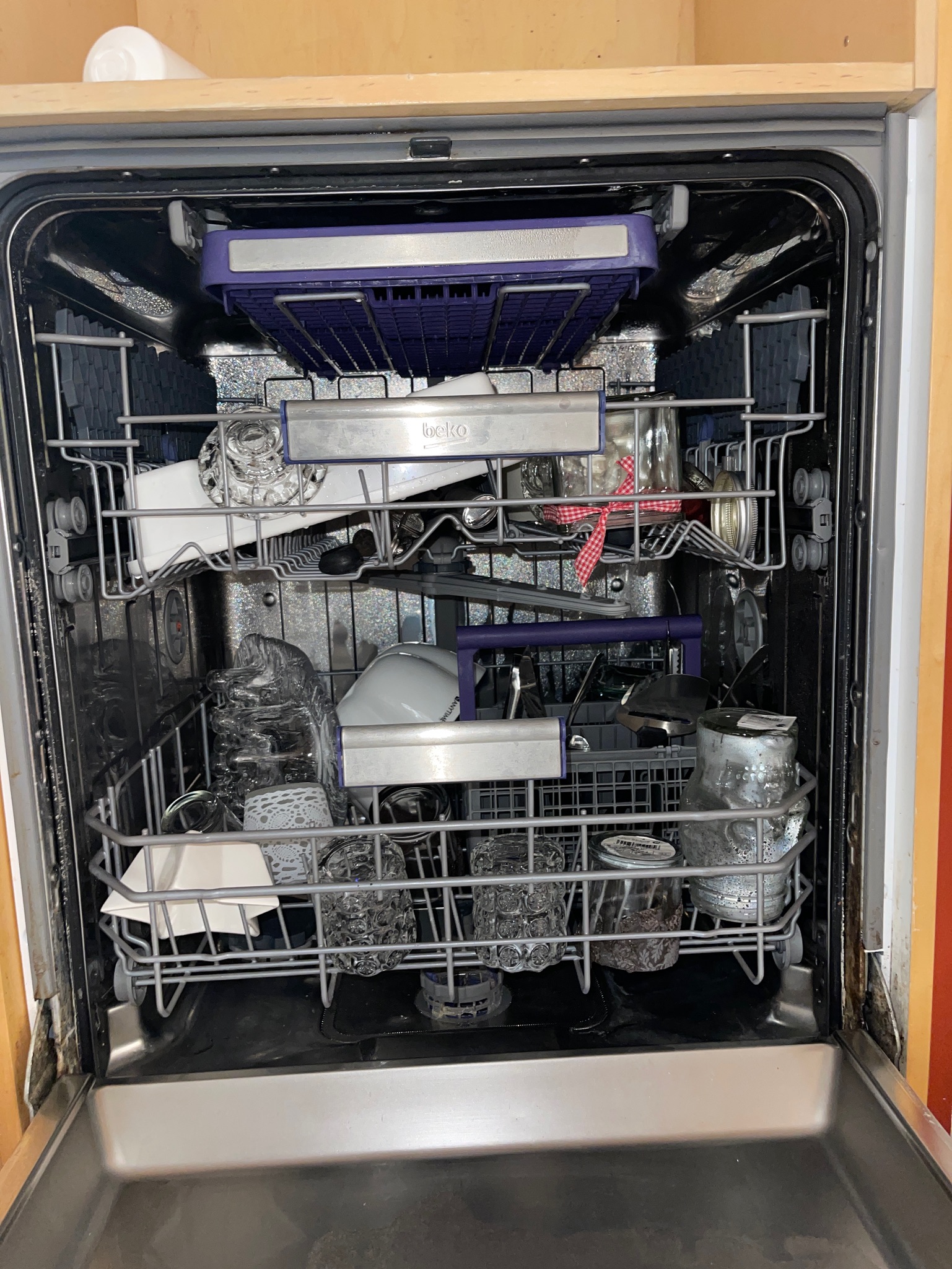 Selt/Endurnýtt-Nýleg Beko uppþvottavél 60 sm 8