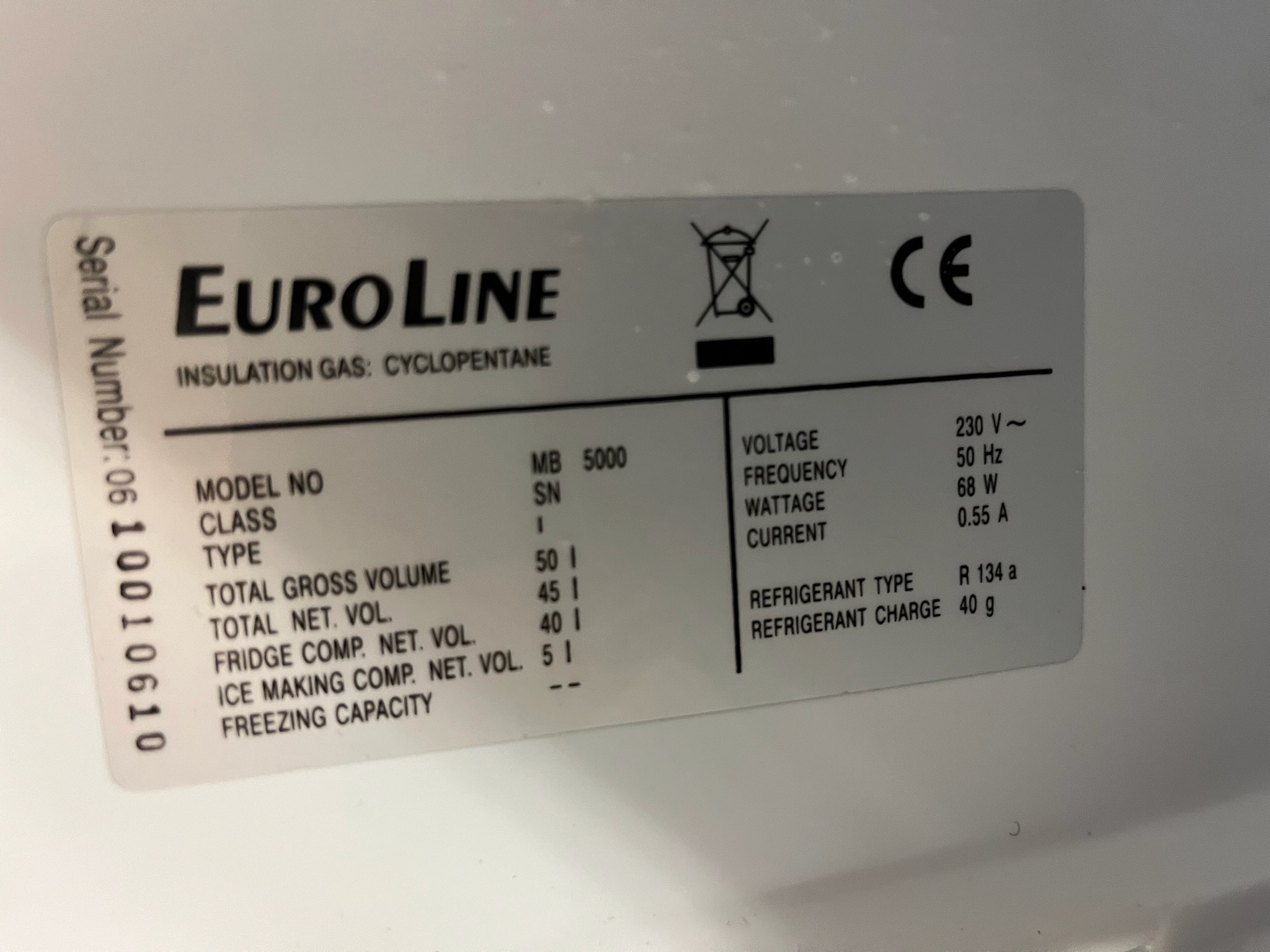 SELT / SOLD EuroLine lítill kæliskápur 4