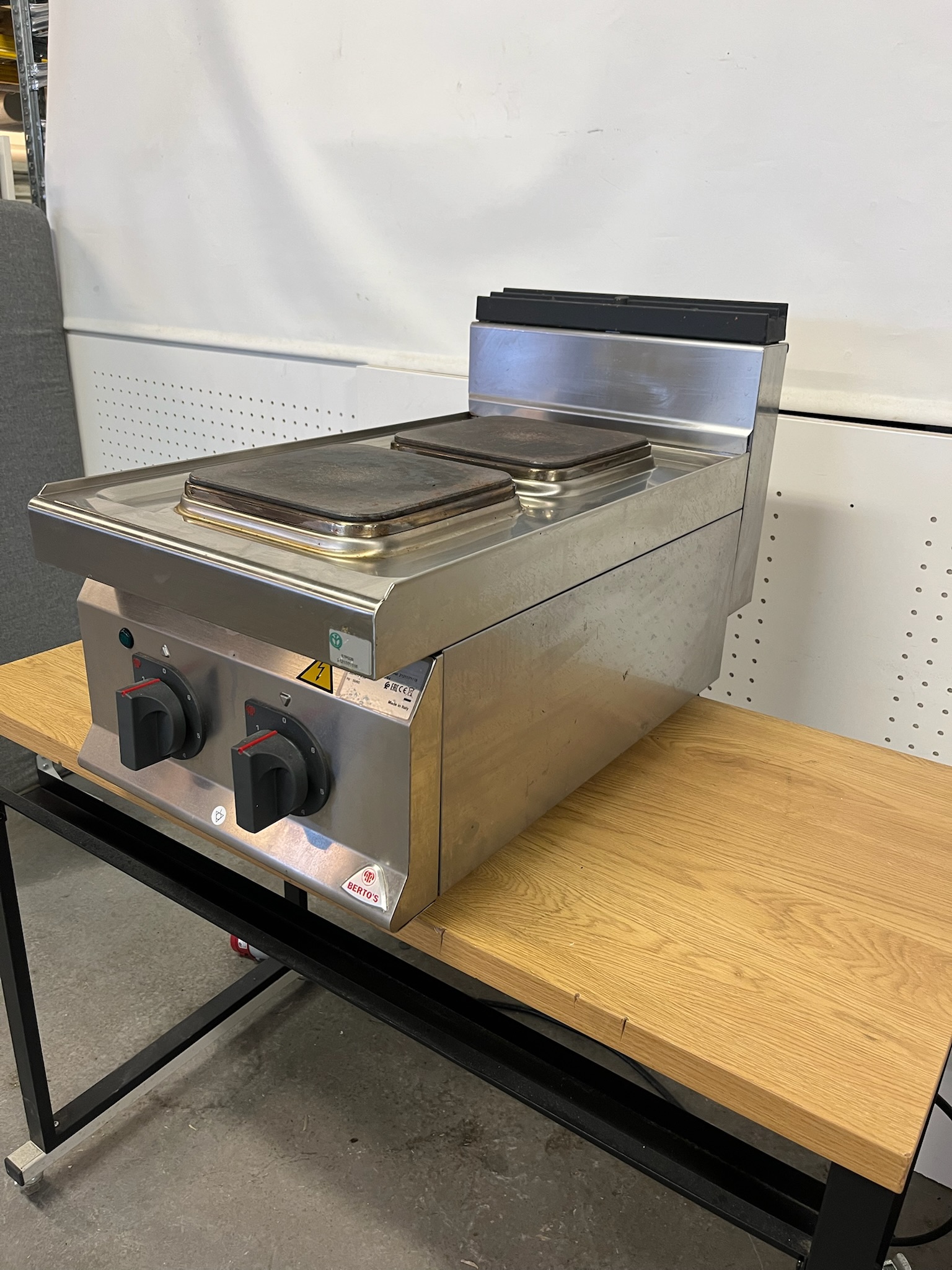 SELT / SOLD Berto's rafmagns helluborð, D72sm.