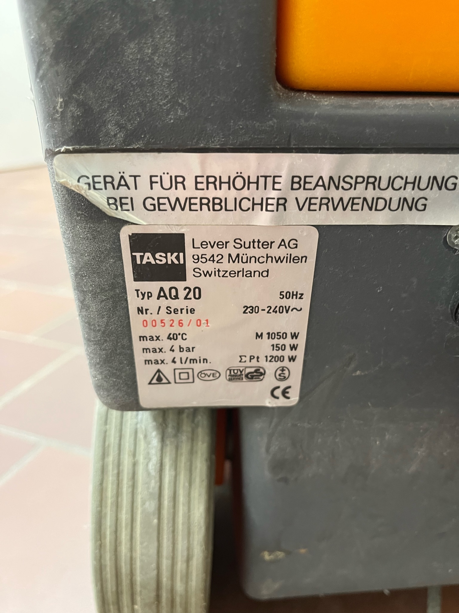 SELT / SOLD Taski AQ 20 skúringarvagn 6