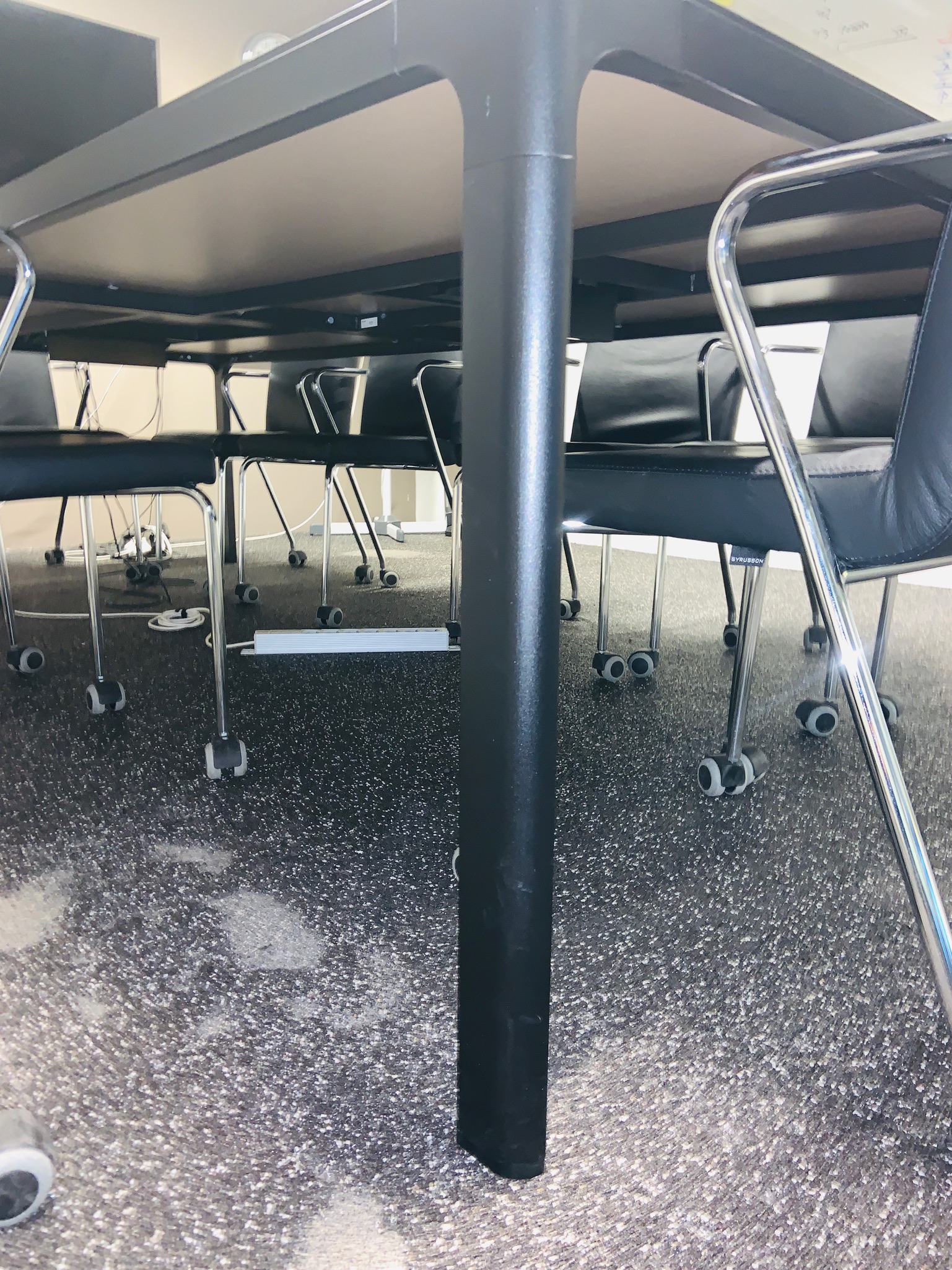 Selt - Fundarborð 8 manna - Meeting table for 8 people 3