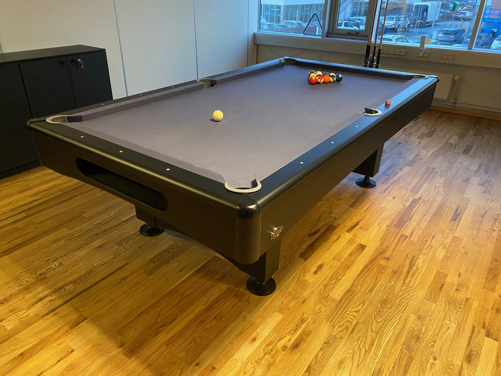 SELT / SOLD Buffalo poolborð - 8 fet - kúlur,2 kjuðar,kjuðastandur 2