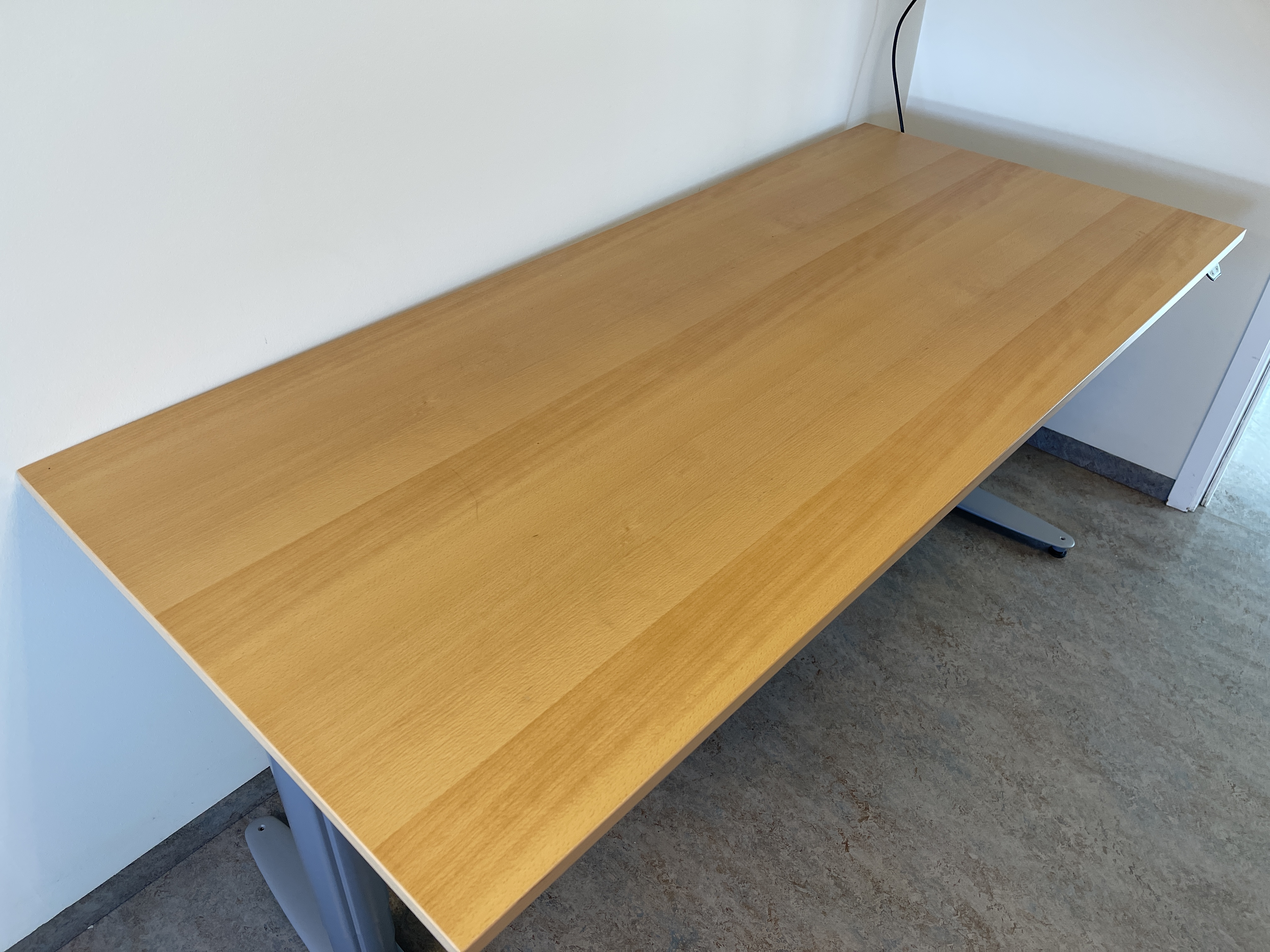 SELT / SOLD Kinnarps T Series 180x80 frá Pennanum 2