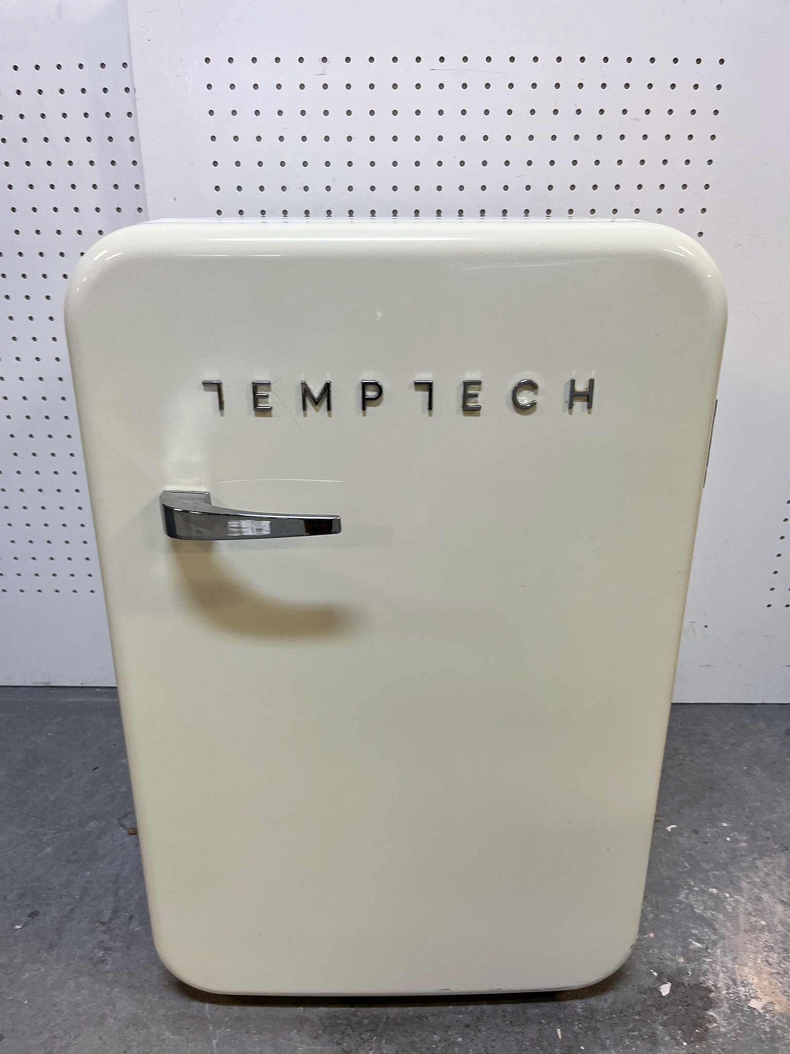 SELT / SOLD Temptech retro ísskápur 2