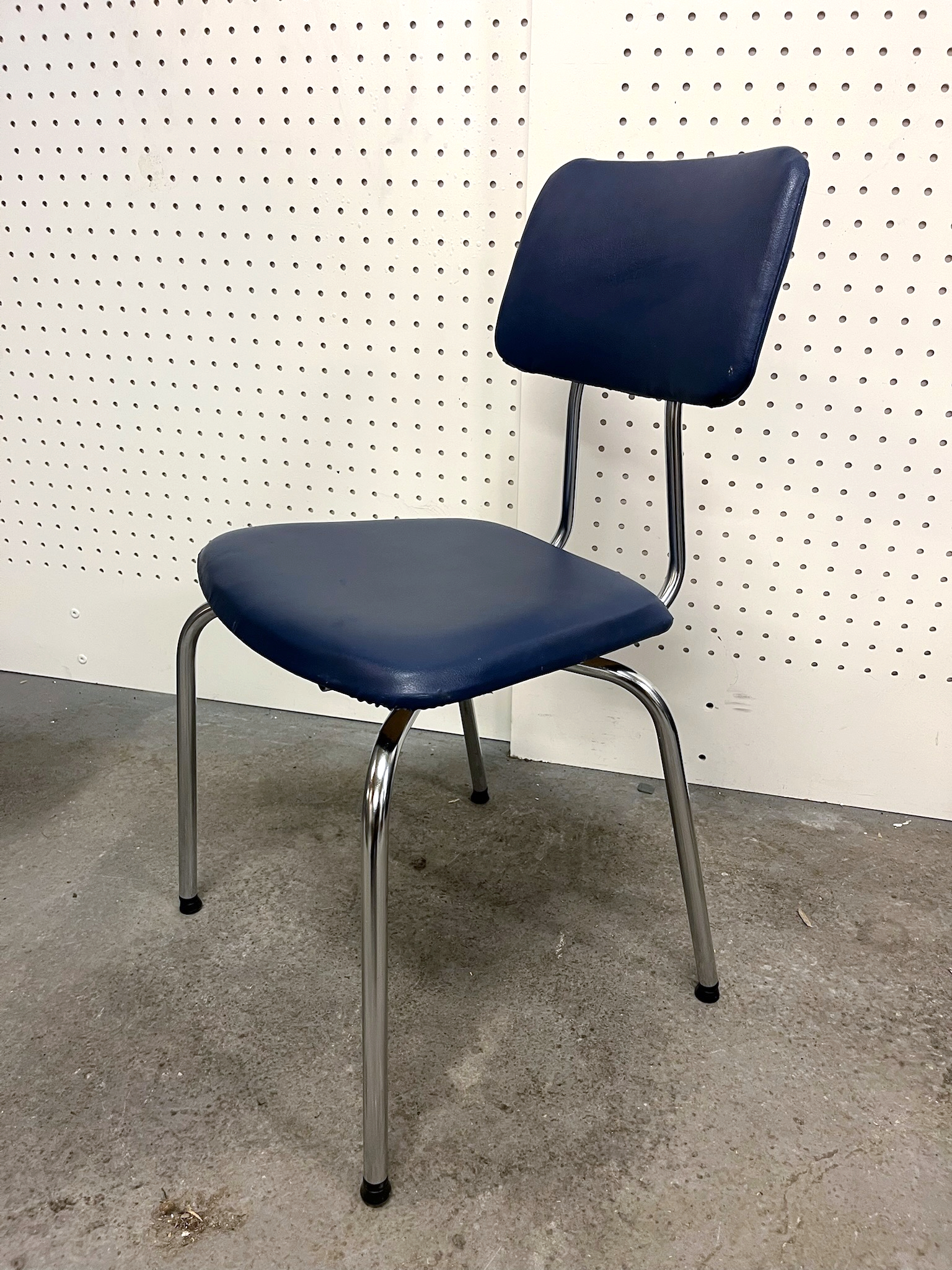 SELT / SOLD Mötuneytisstólar, staflanlegir