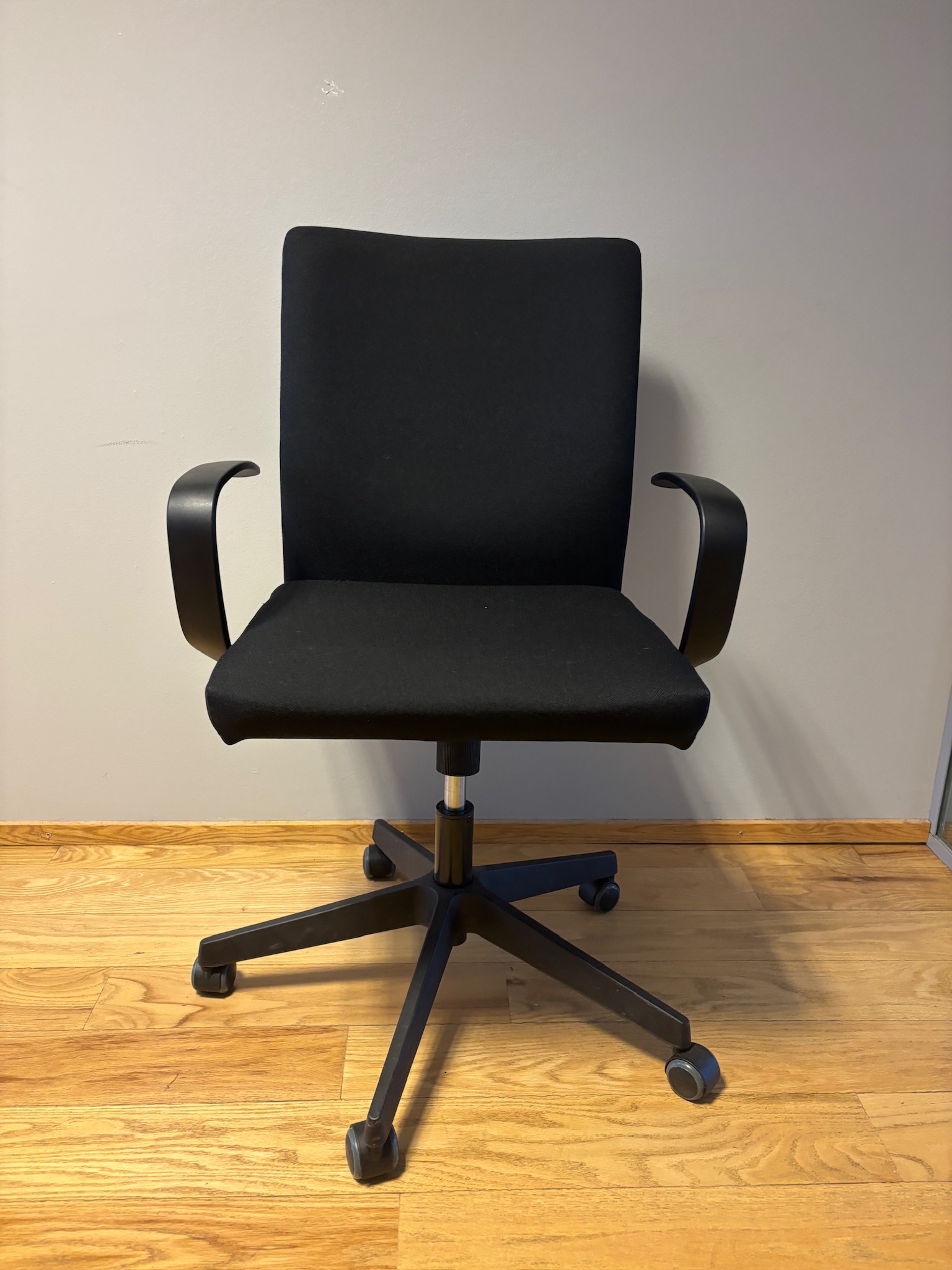 SELT / SOLD Ísafold 40 fundarstóll frá Á. Guðmundsson (5 stk.)