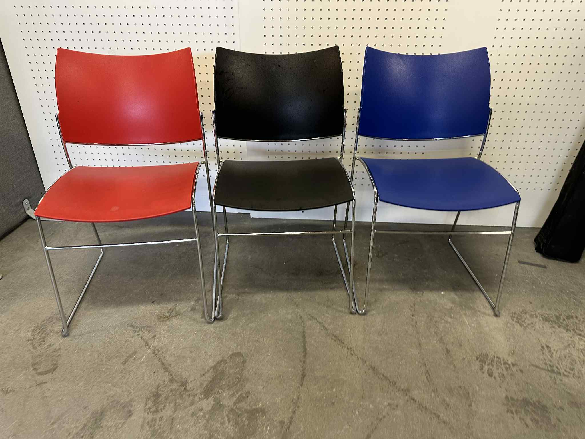 SELT / SOLD Staflanlegir eldhússtólar / fundarstólar 2